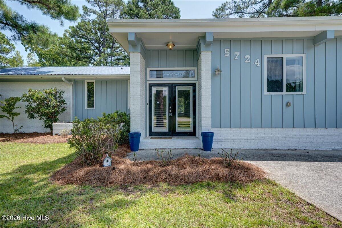 5724 Gondolier Drive Property Photo 1