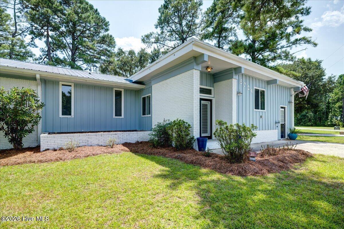5724 Gondolier Drive Property Photo 8