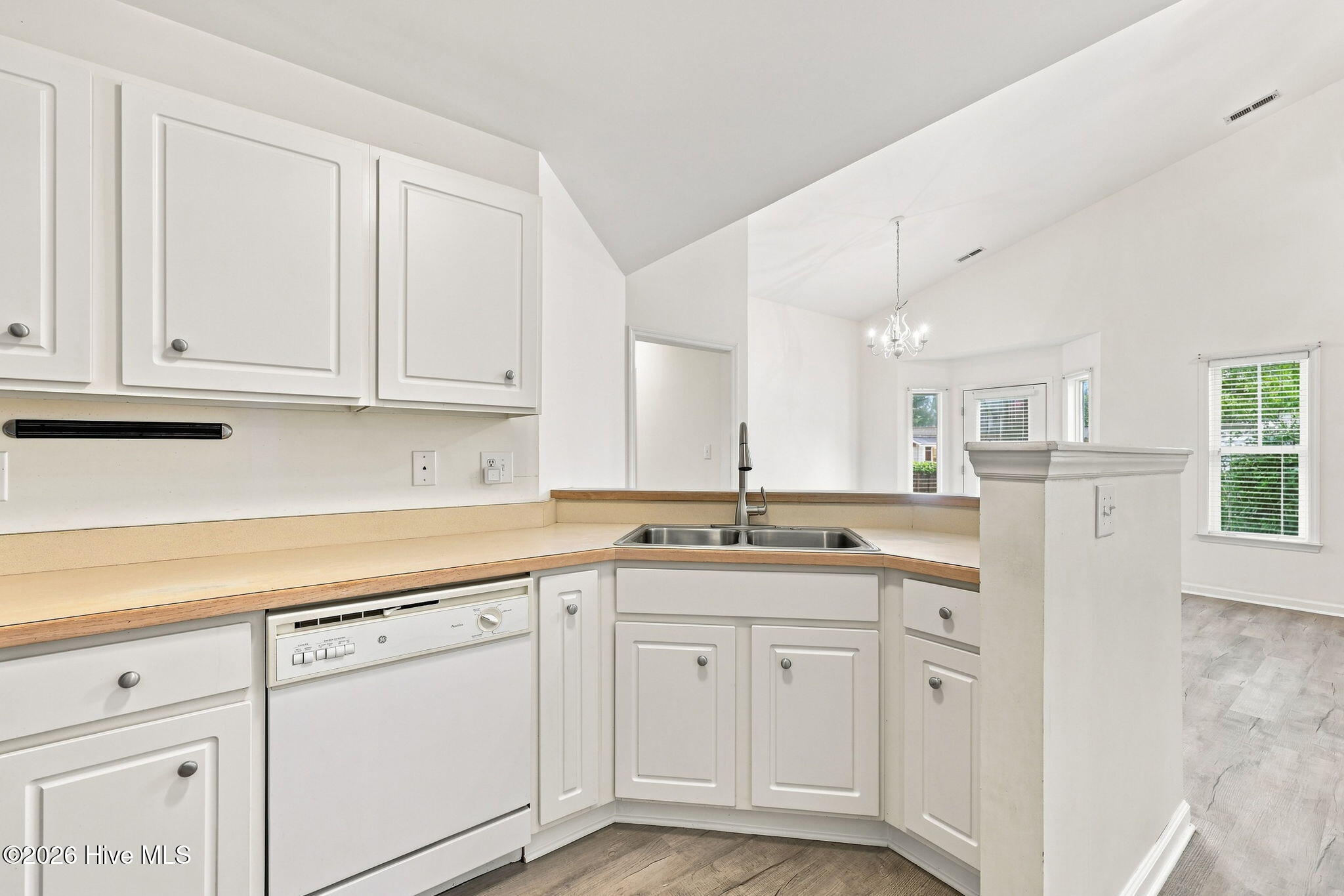 100 Jasmine Court Property Photo 15