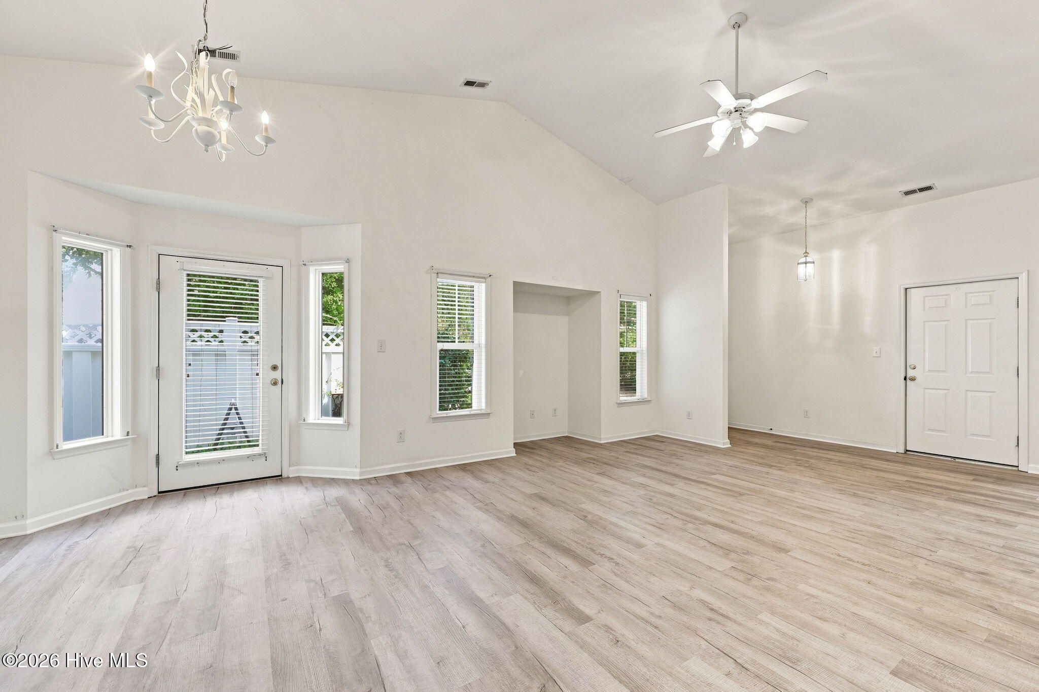 100 Jasmine Court Property Photo 18