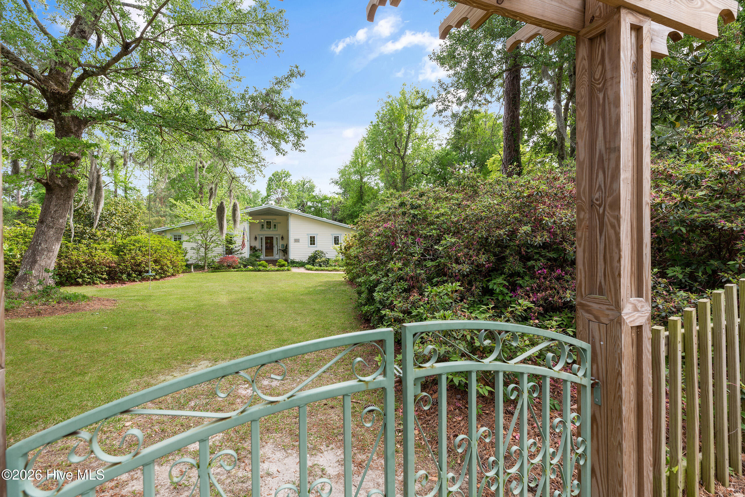 521 Wayne Drive Property Photo 2