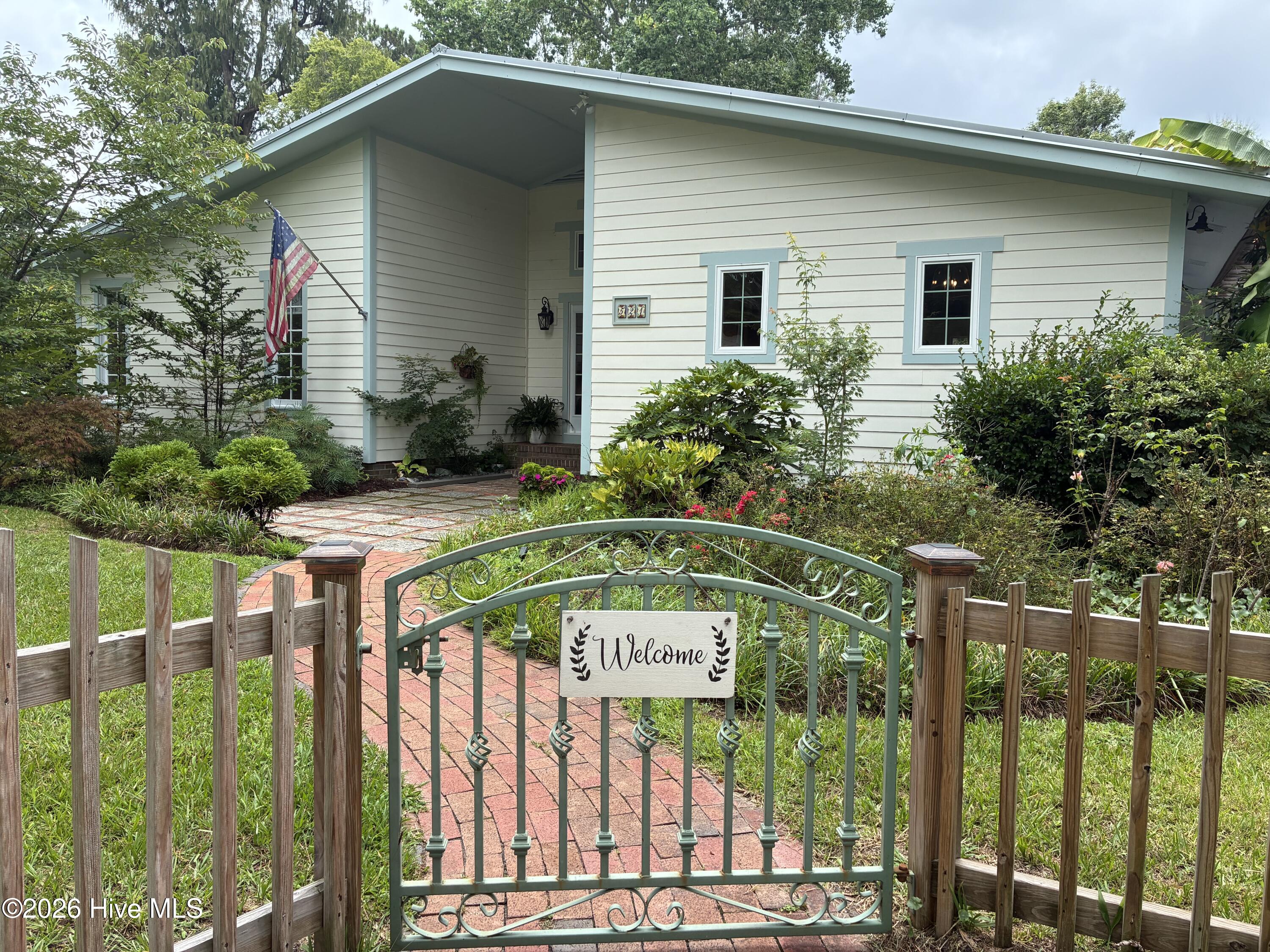 521 Wayne Drive Property Photo 3