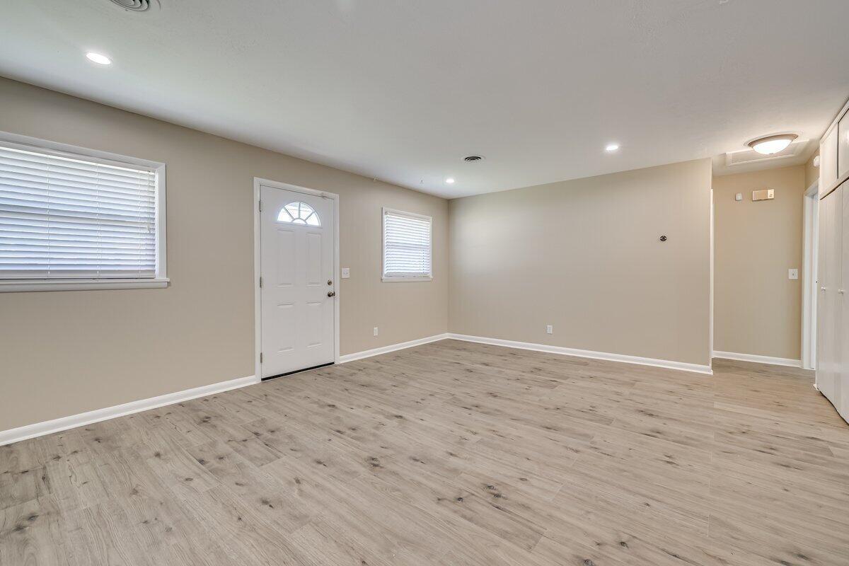2085 Hillsinger Road Property Photo 3