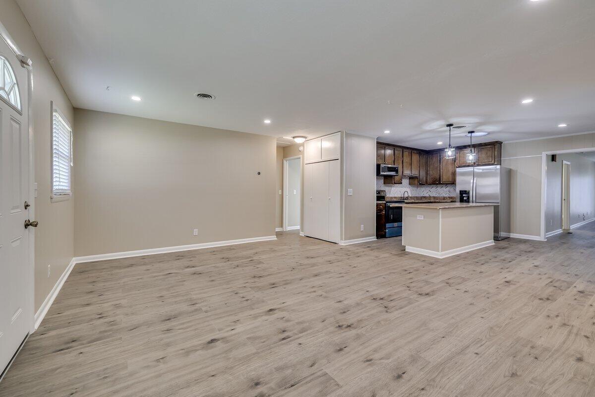2085 Hillsinger Road Property Photo 5