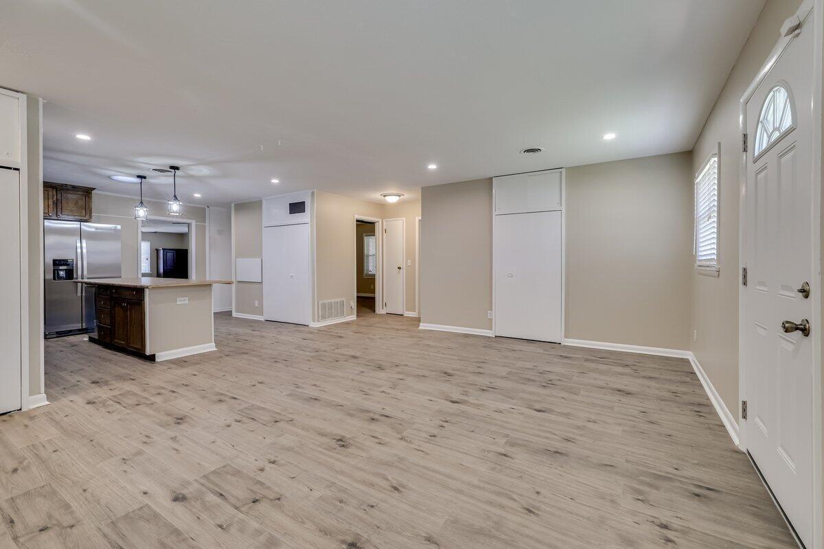 2085 Hillsinger Road Property Photo 6