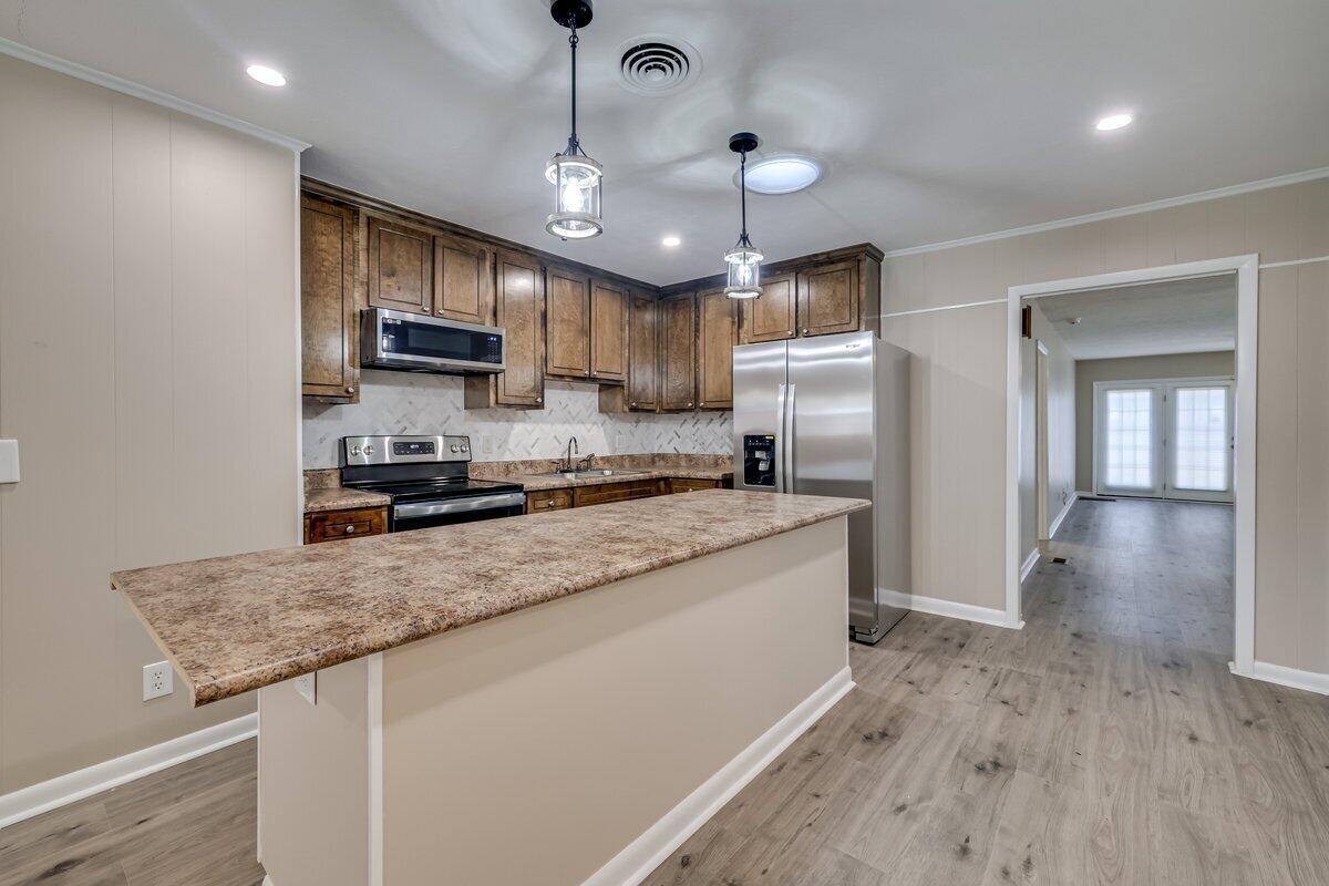 2085 Hillsinger Road Property Photo 7