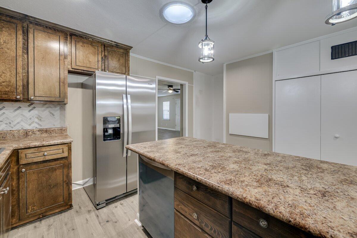 2085 Hillsinger Road Property Photo 9