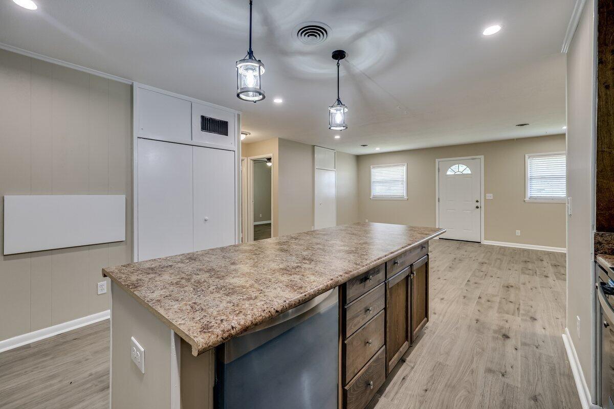 2085 Hillsinger Road Property Photo 10