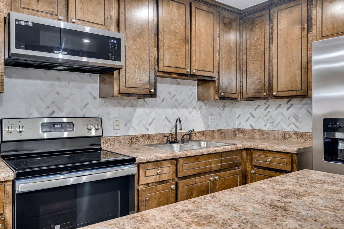 2085 Hillsinger Road Property Photo 11