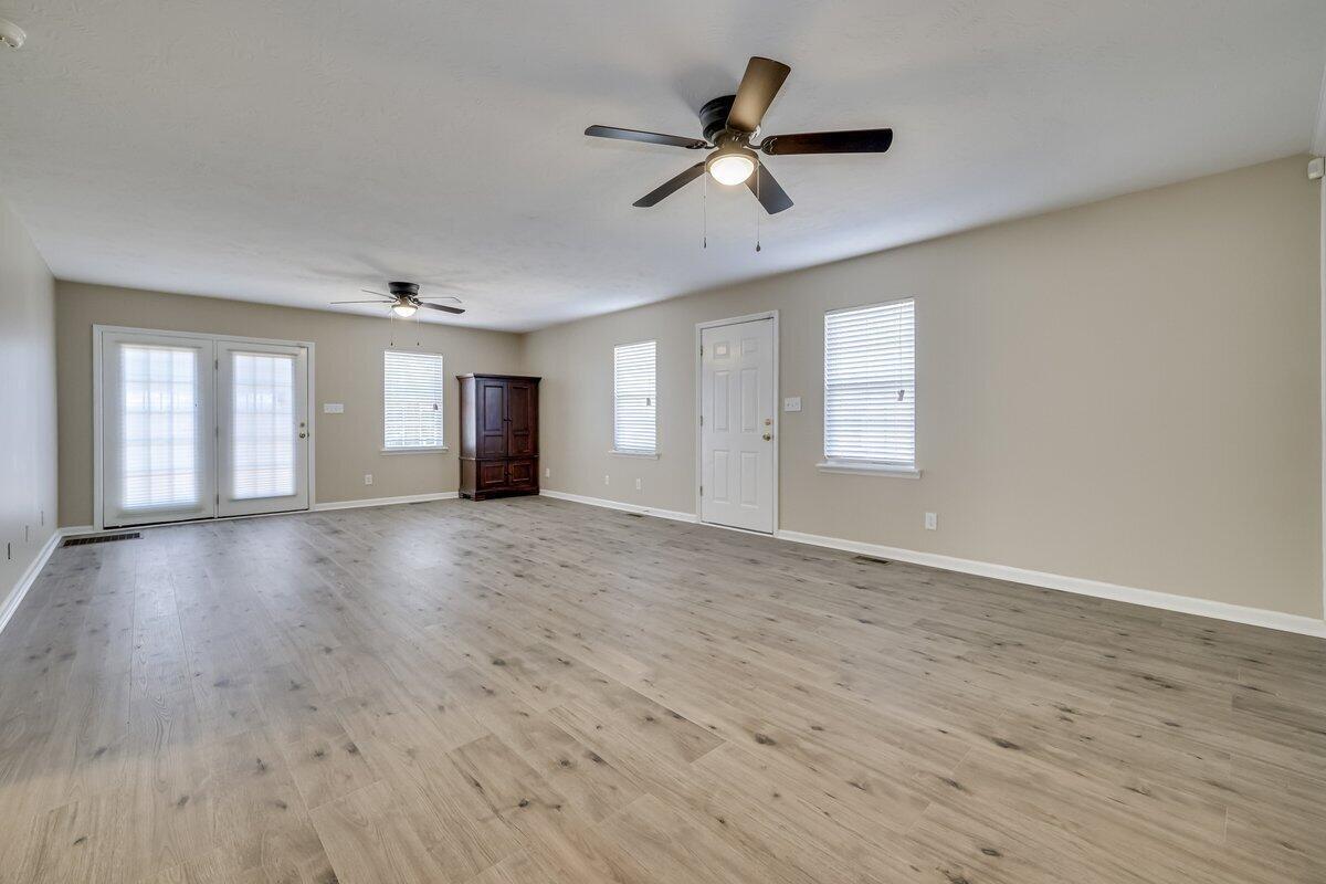 2085 Hillsinger Road Property Photo 12