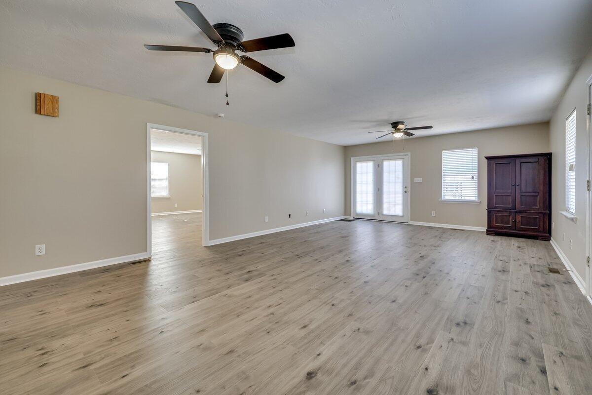 2085 Hillsinger Road Property Photo 13