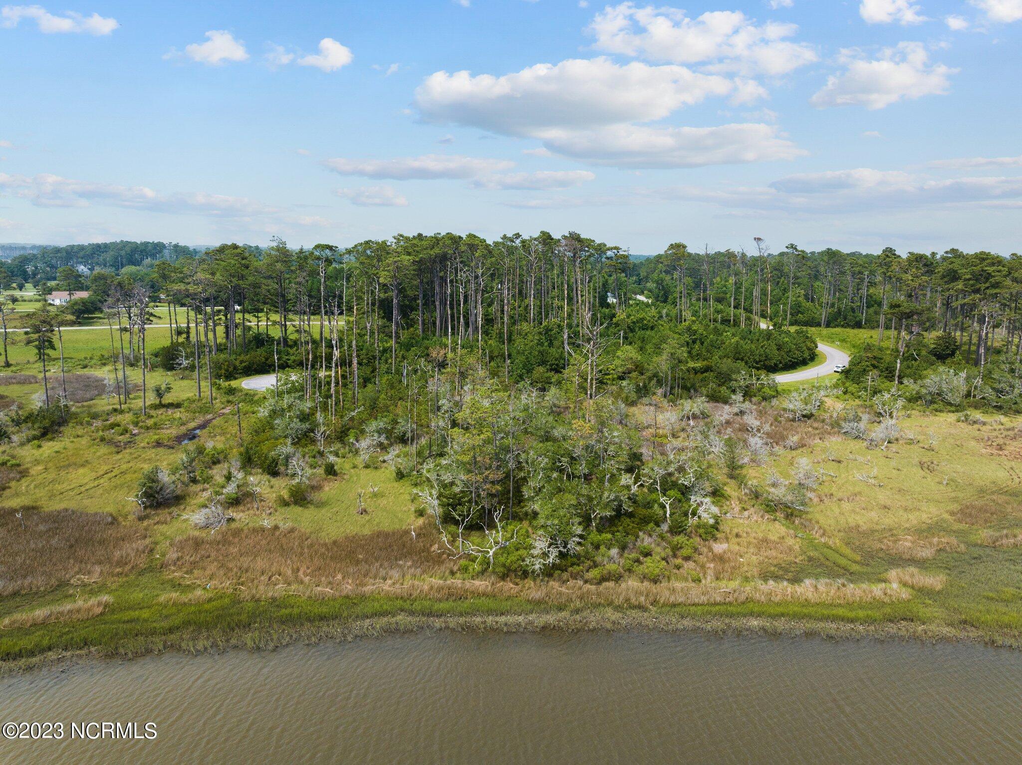 211 Leeward Lane Property Photo 14