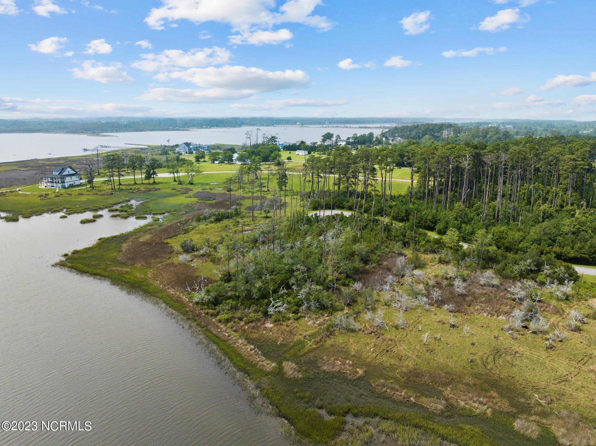 211 Leeward Lane Property Photo 15