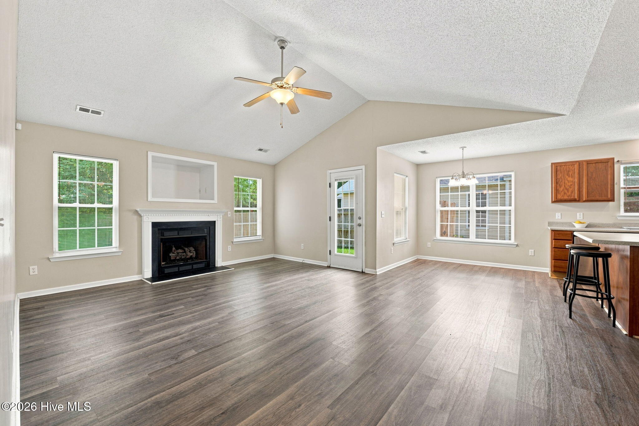 4712 Corena Drive Property Photo 4