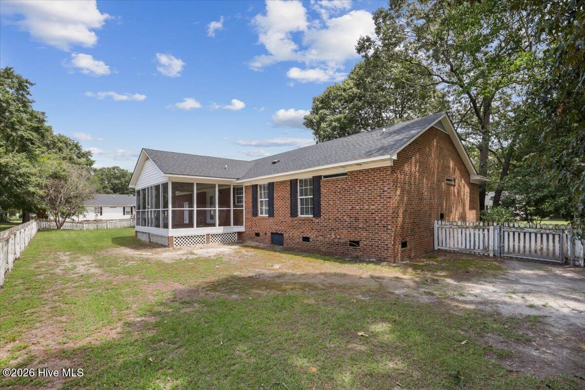 2495 Stratford Drive Property Photo 6