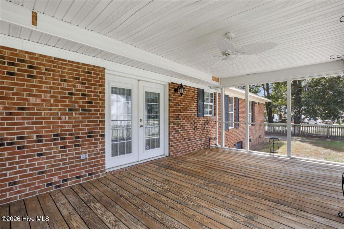 2495 Stratford Drive Property Photo 9