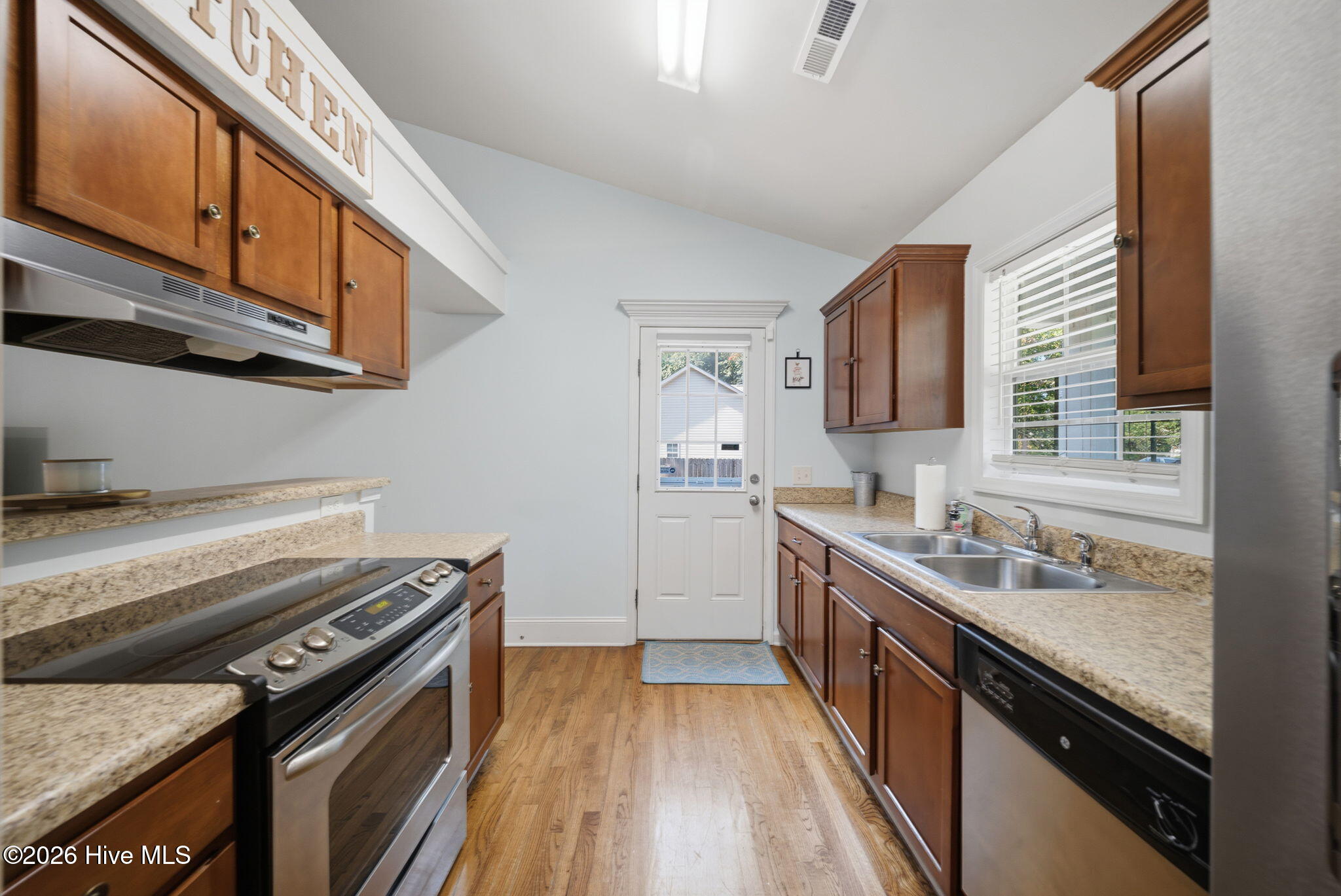5705 Highgrove Place Property Photo 16
