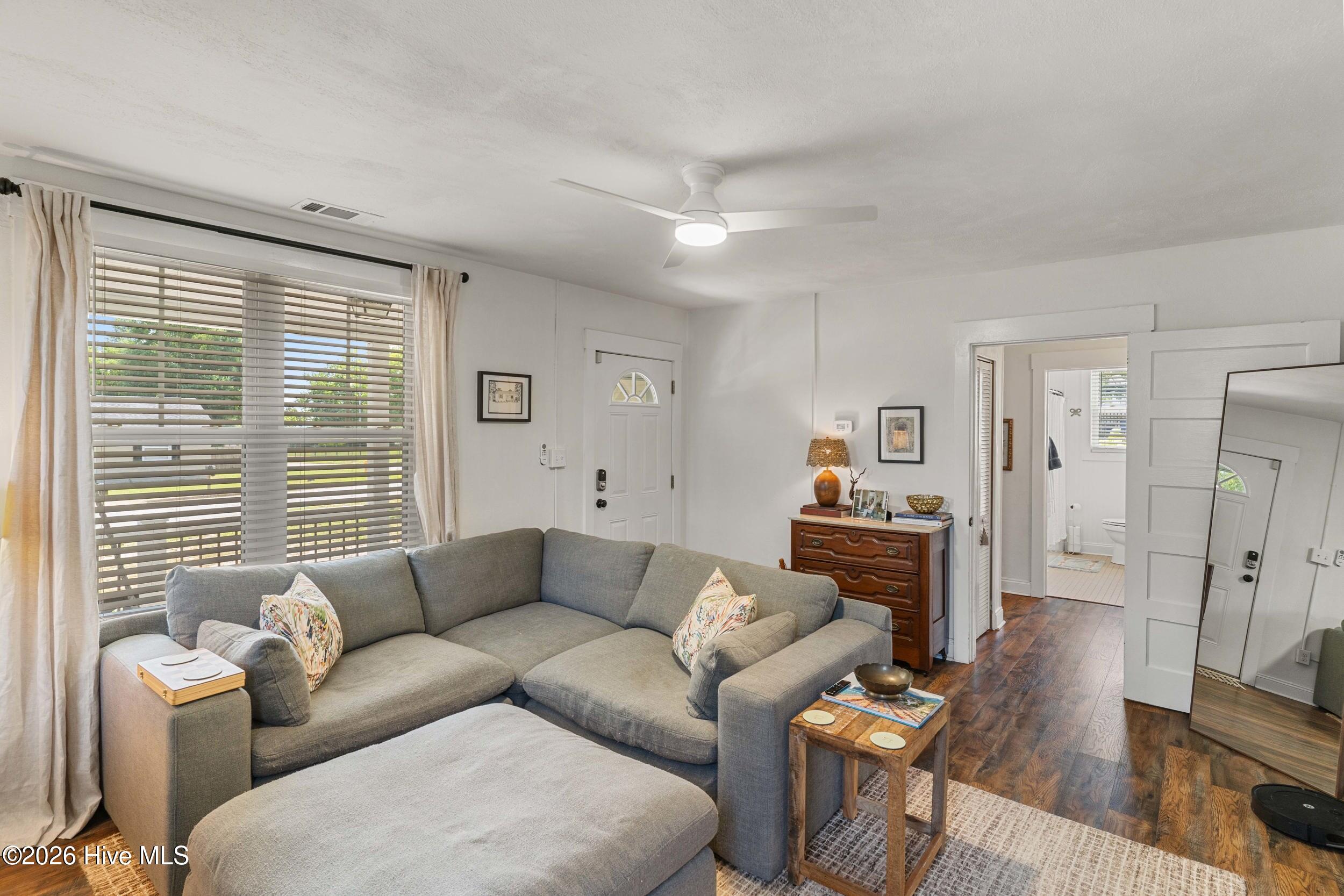 2361 Minto Street Property Photo 8