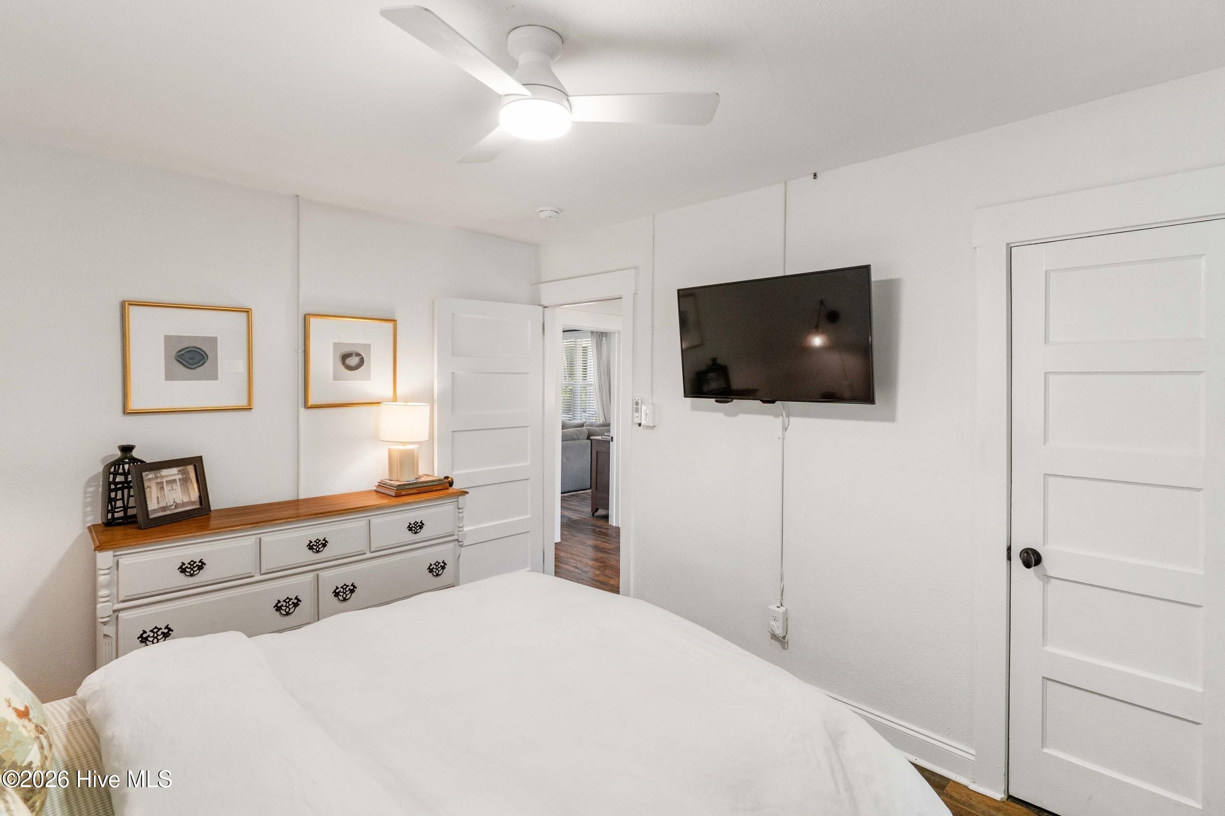 2361 Minto Street Property Photo 16