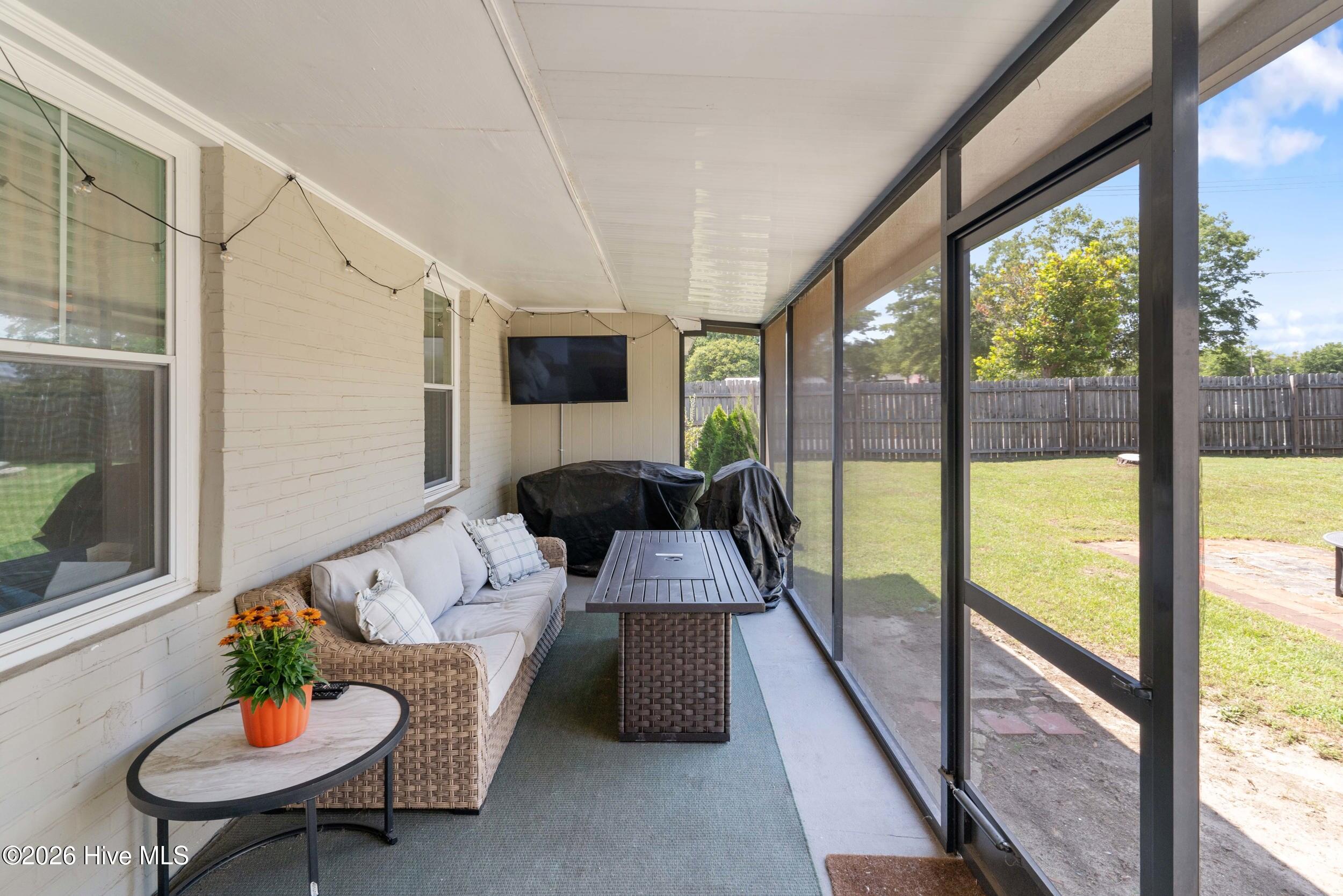 2361 Minto Street Property Photo 26