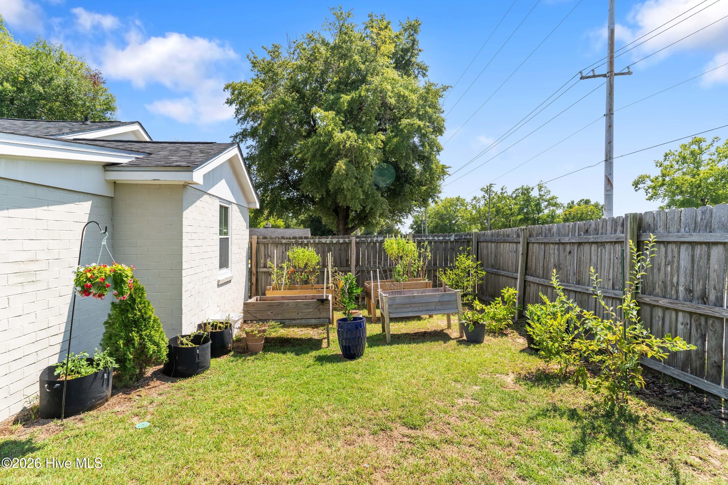 2361 Minto Street Property Photo 29