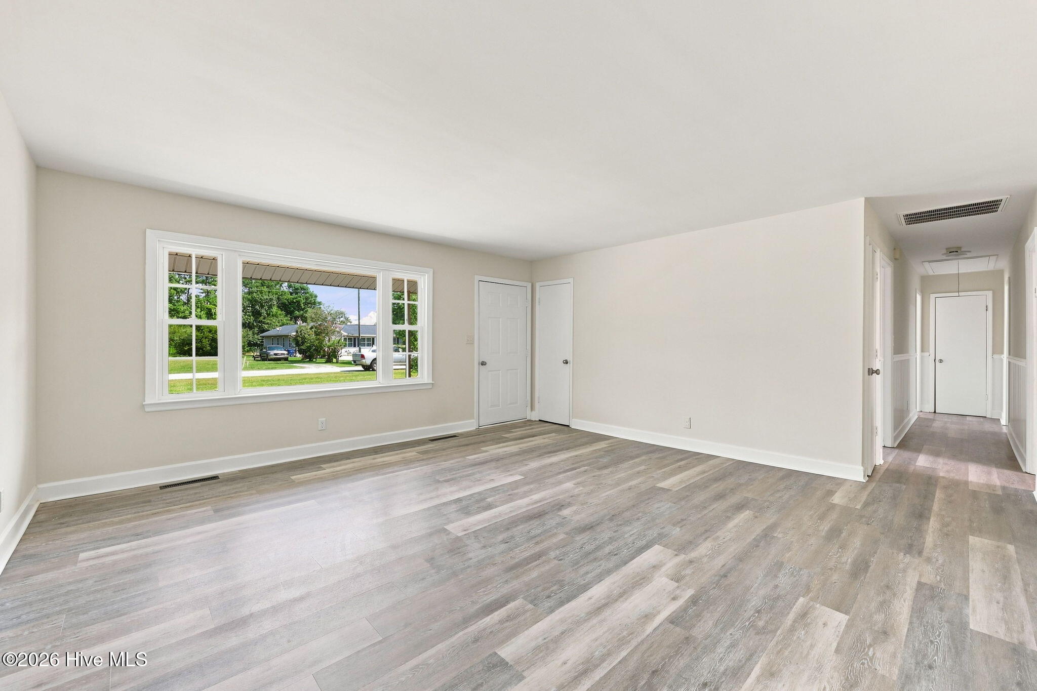 2554 E Forest Drive Property Photo 4