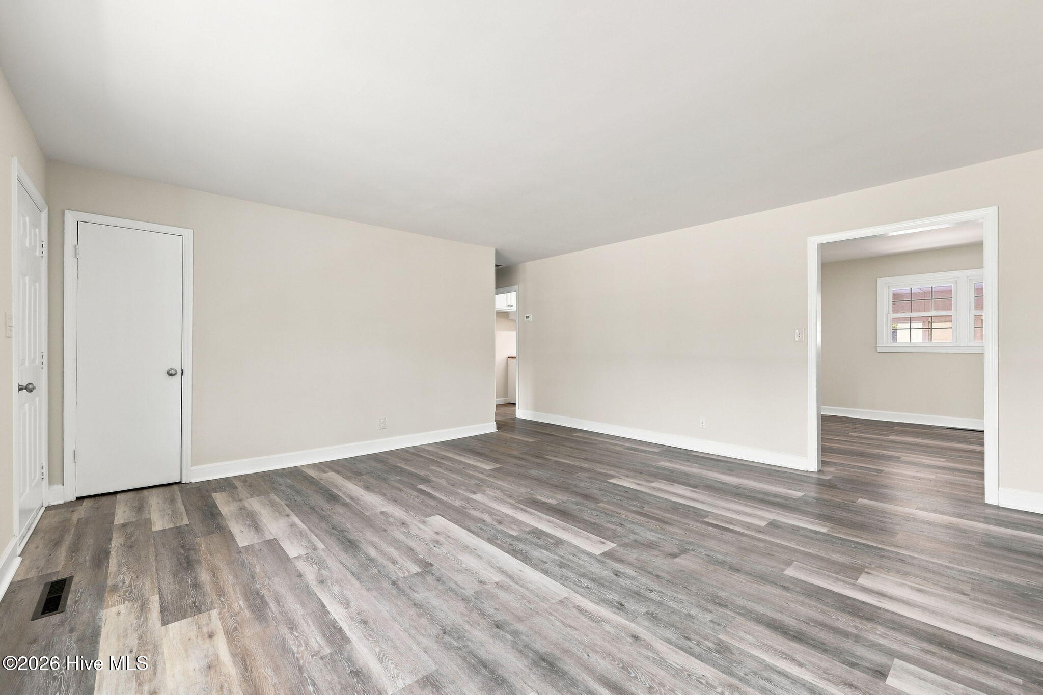 2554 E Forest Drive Property Photo 5