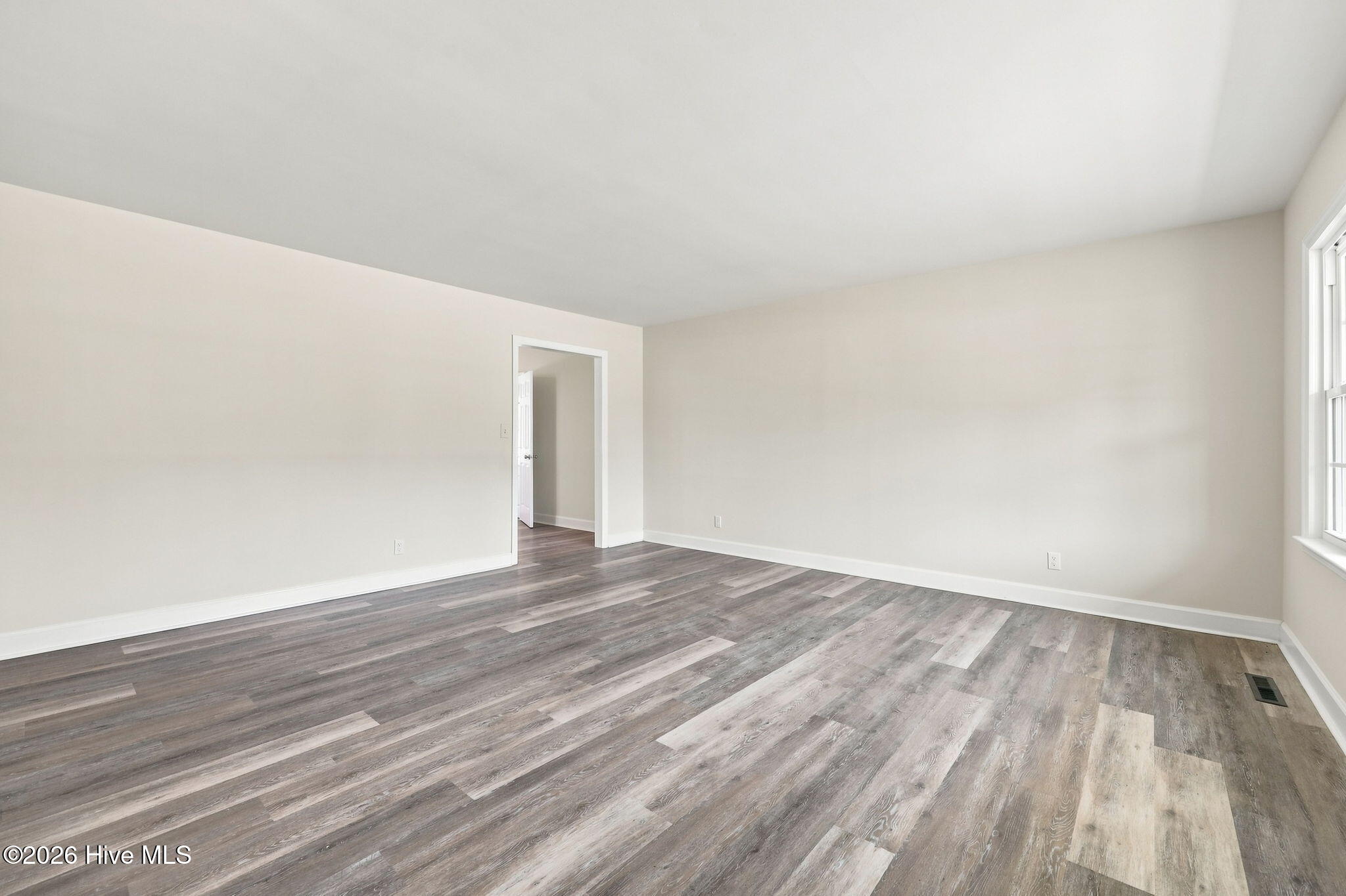 2554 E Forest Drive Property Photo 6