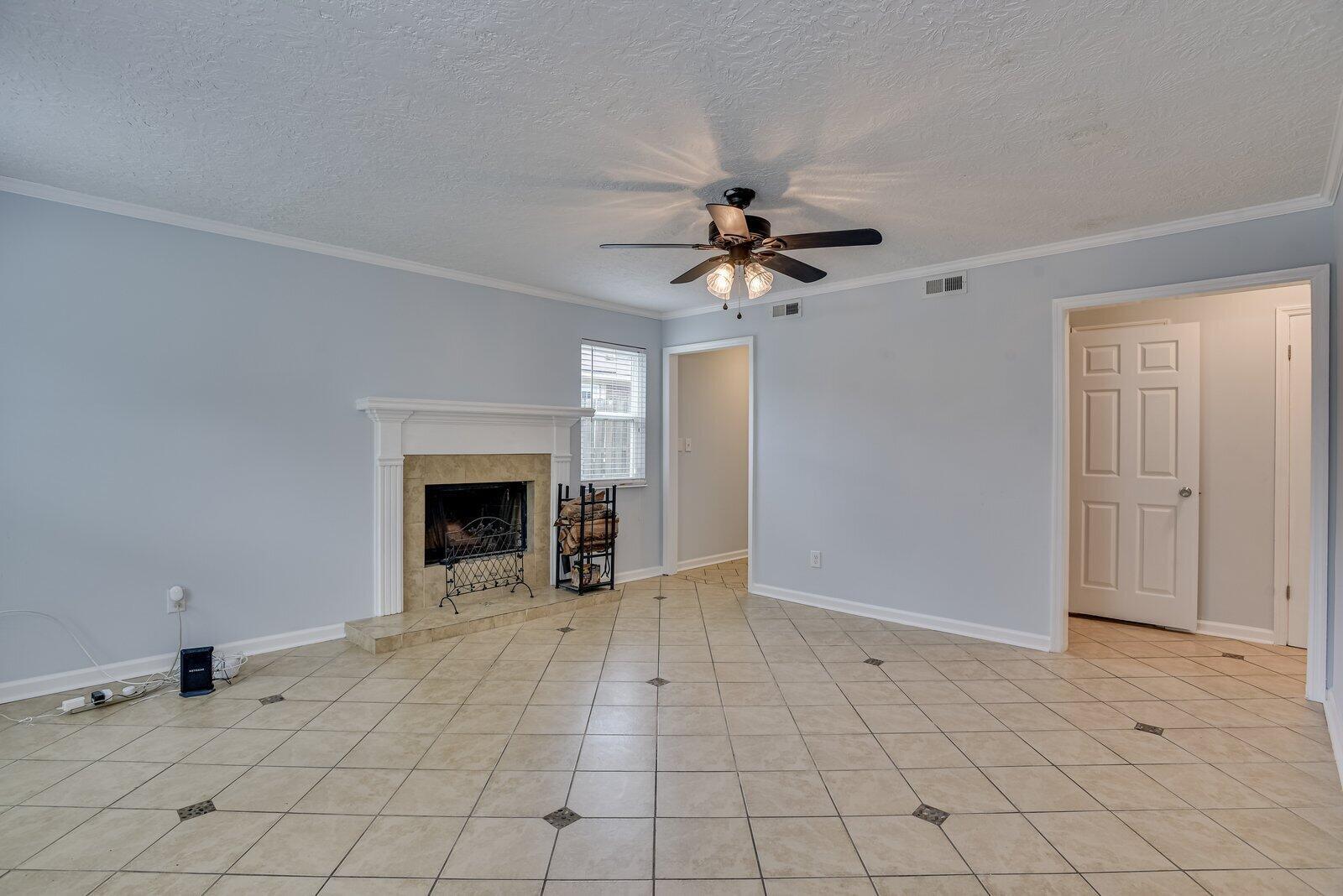 2211 Pleasant Drive Property Photo 6