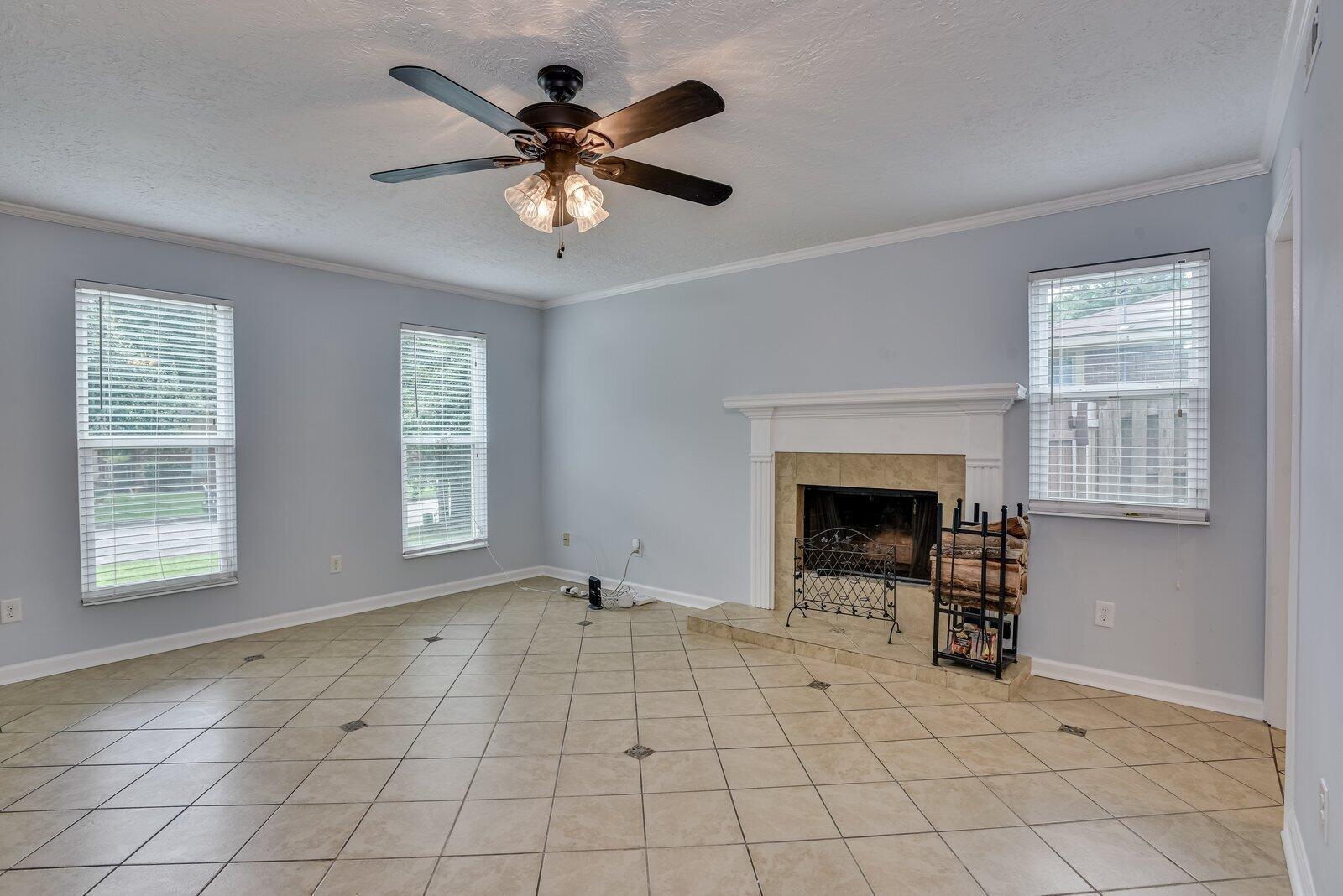 2211 Pleasant Drive Property Photo 7