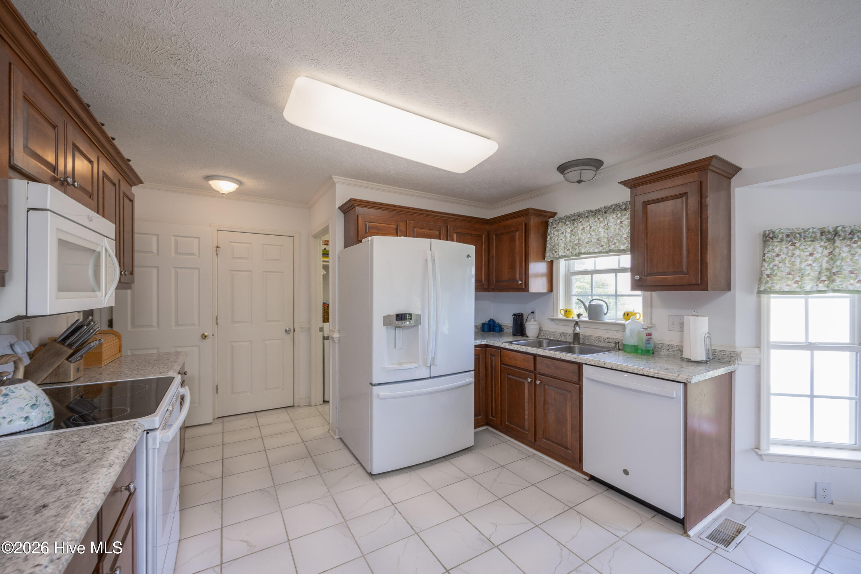 424 Cedar Lake Lane Property Photo 3