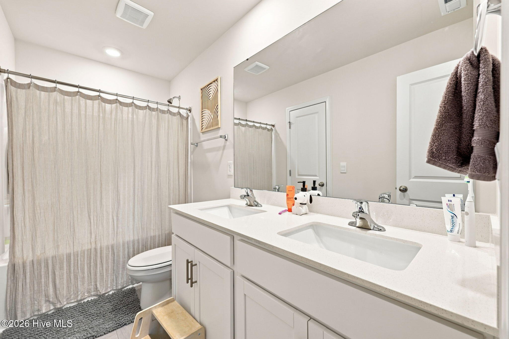 2570 Summersby Drive Property Photo 18