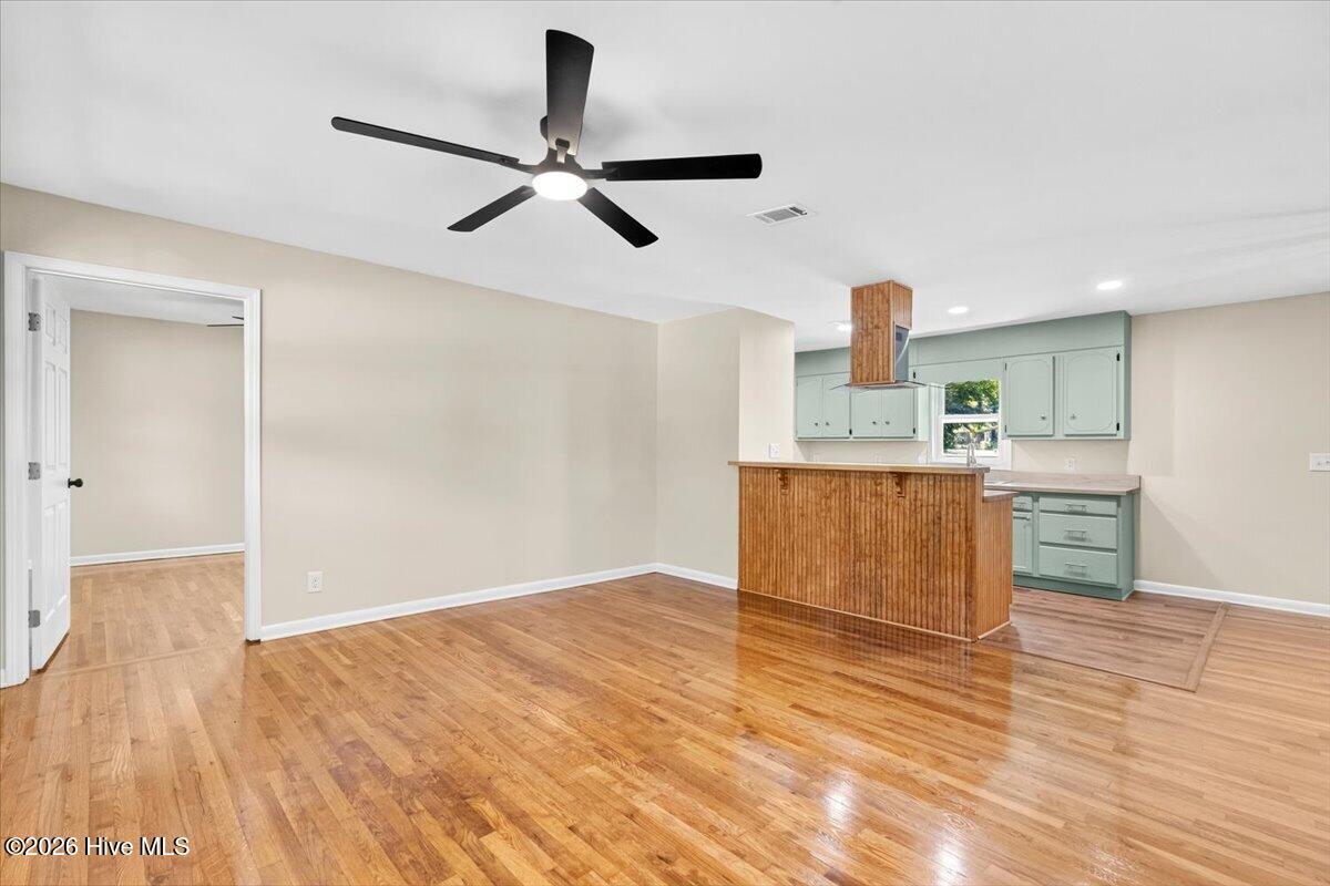 648 Railroad Street Property Photo 6