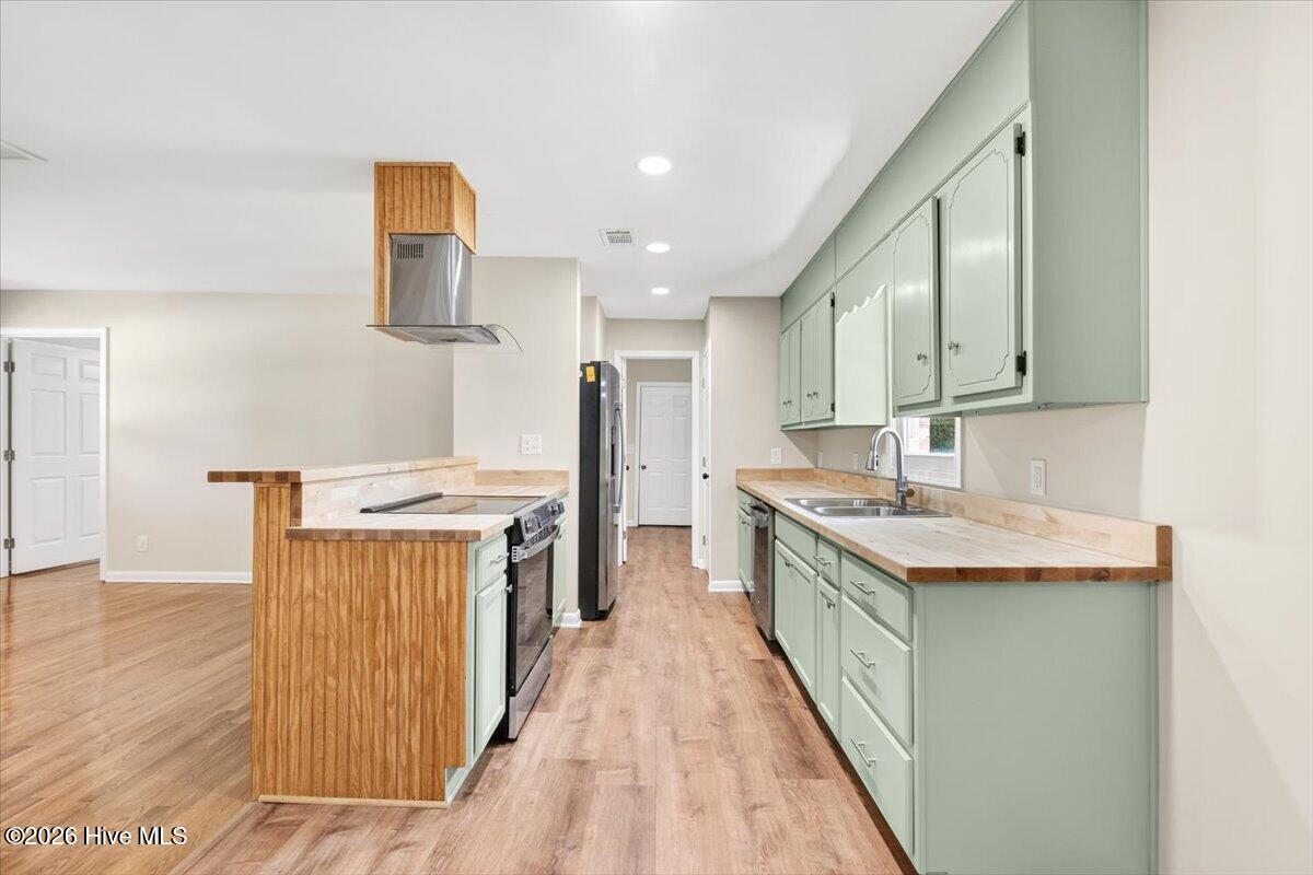 648 Railroad Street Property Photo 10