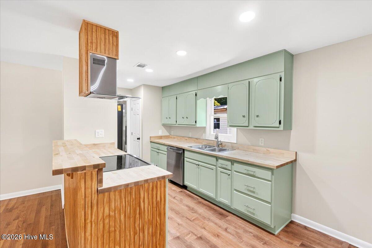 648 Railroad Street Property Photo 11
