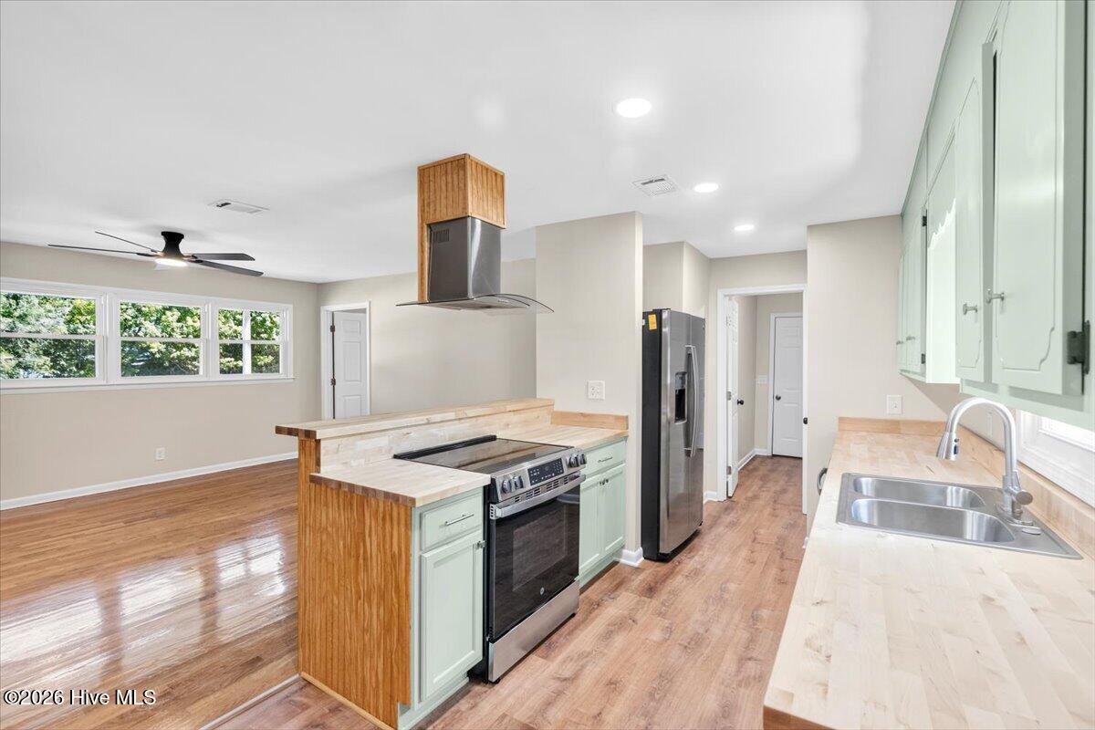 648 Railroad Street Property Photo 13