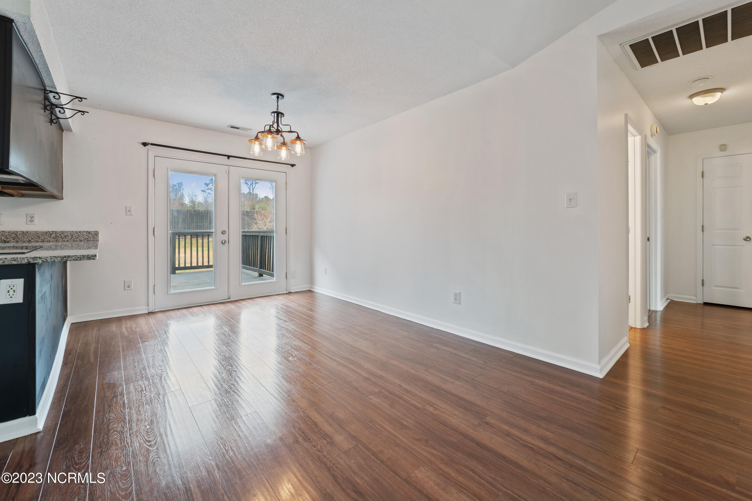 2654 Idlebrook Circle Property Photo 4
