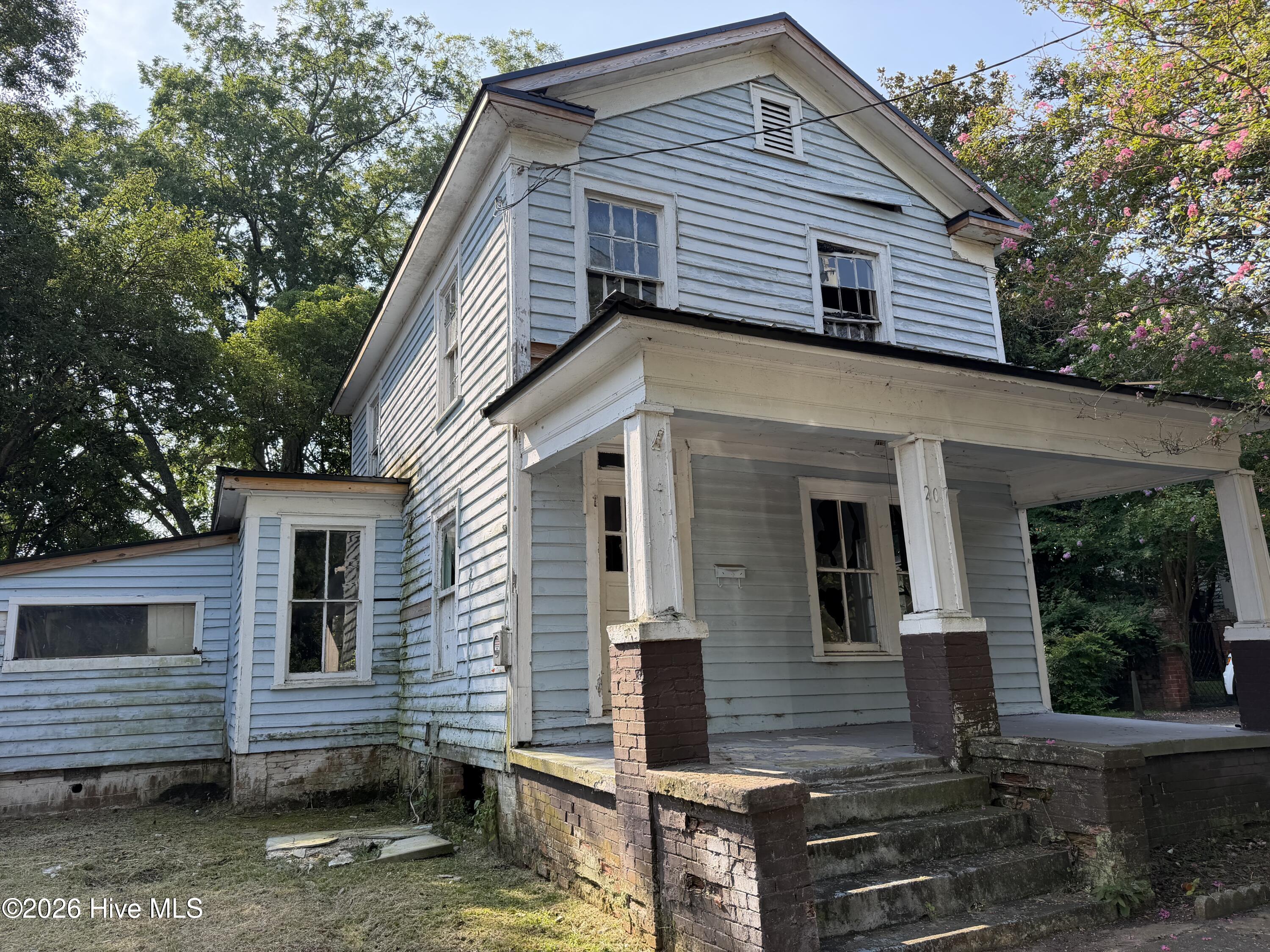 207 N Pierce Street Property Photo 3