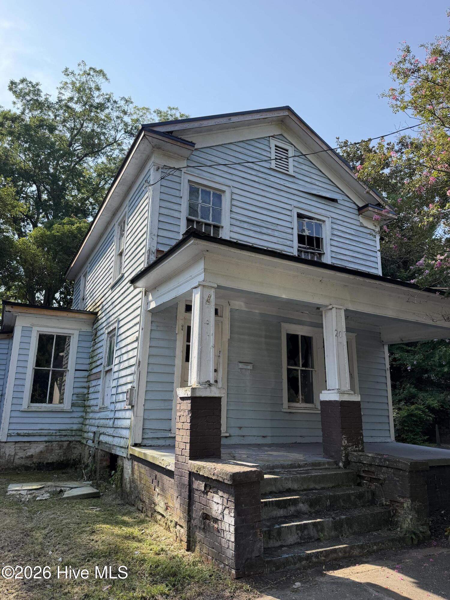 207 N Pierce Street Property Photo 4