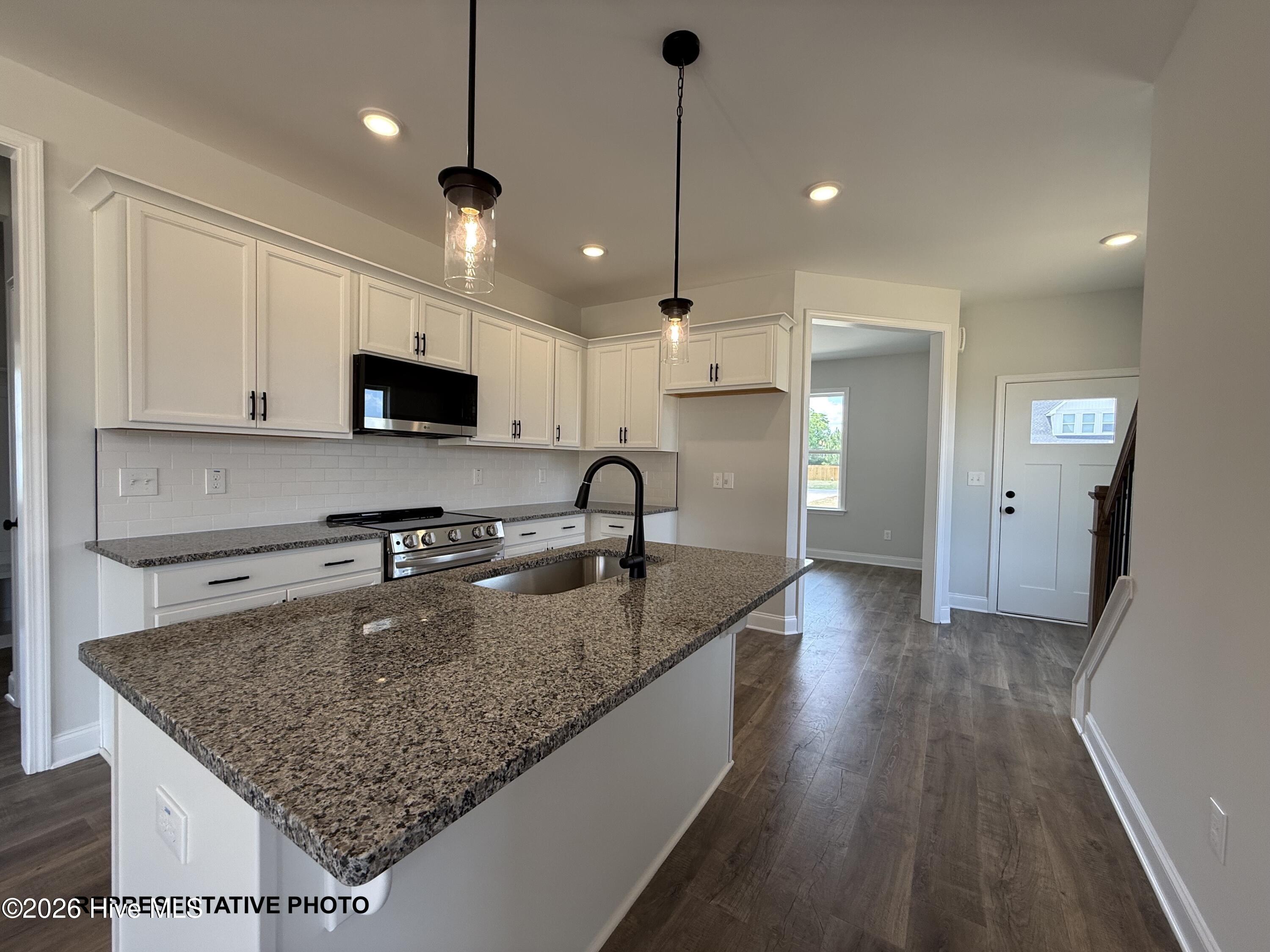 182 Cardovia Way Property Photo 3