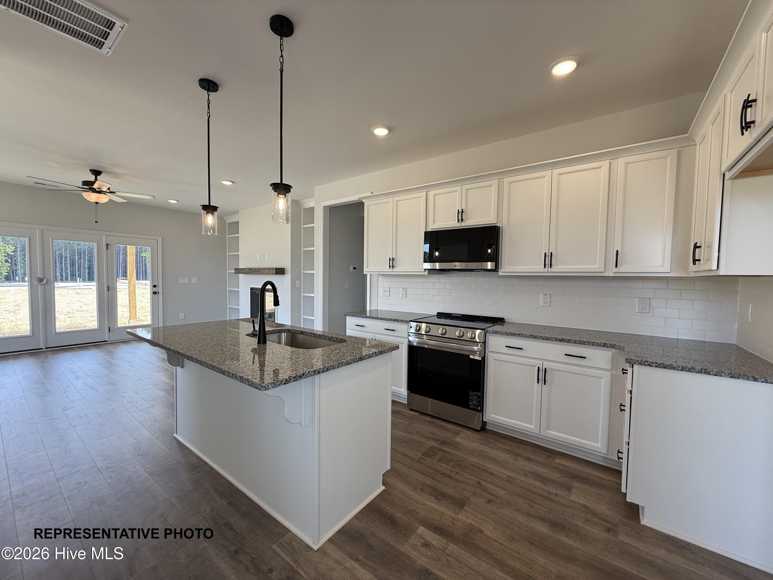 182 Cardovia Way Property Photo 4
