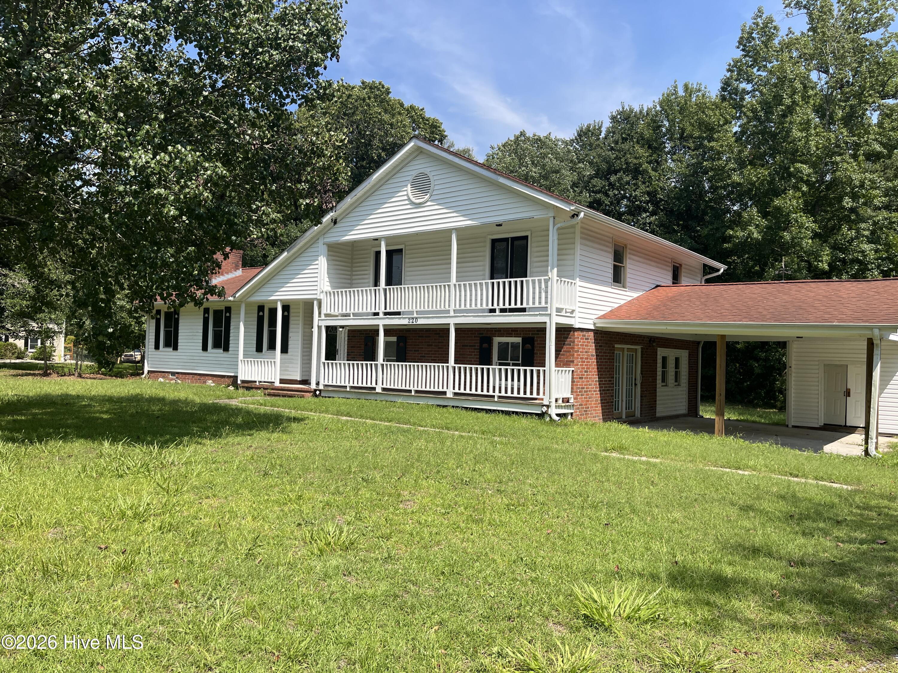 220 Edgewood Drive Property Photo 1