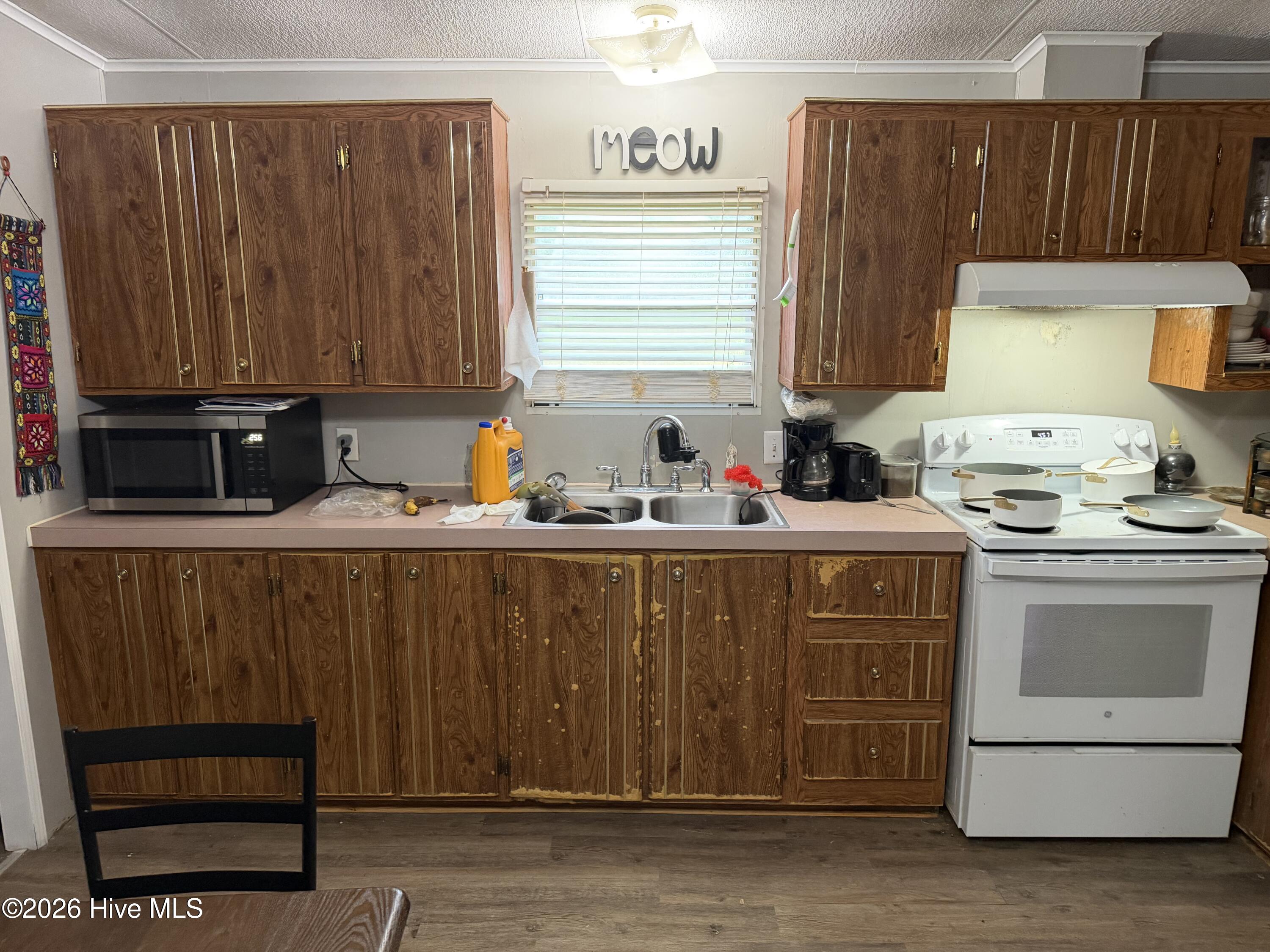 1085 Wells Road Property Photo 3