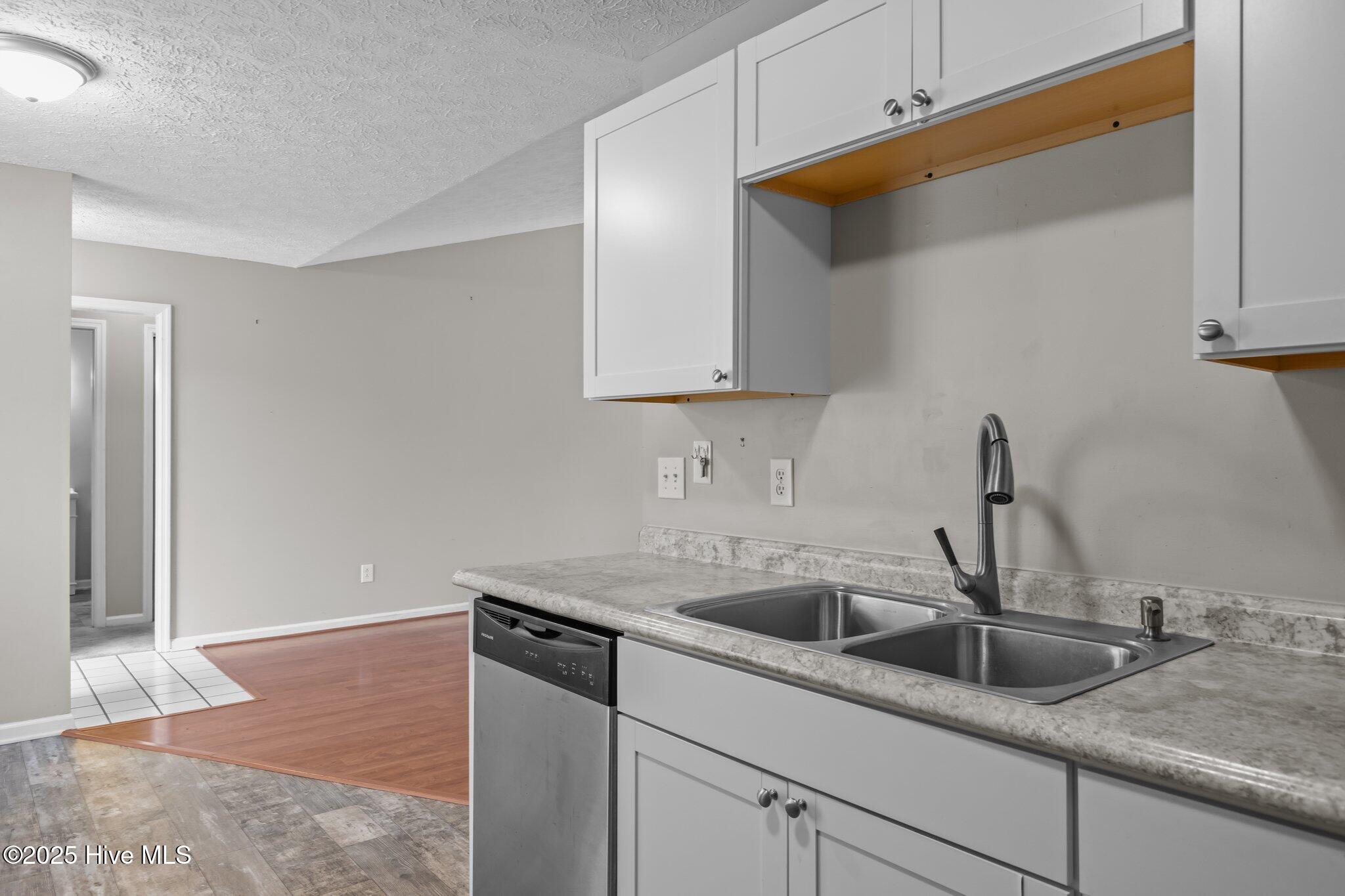 300 Foxhall Road Property Photo 11