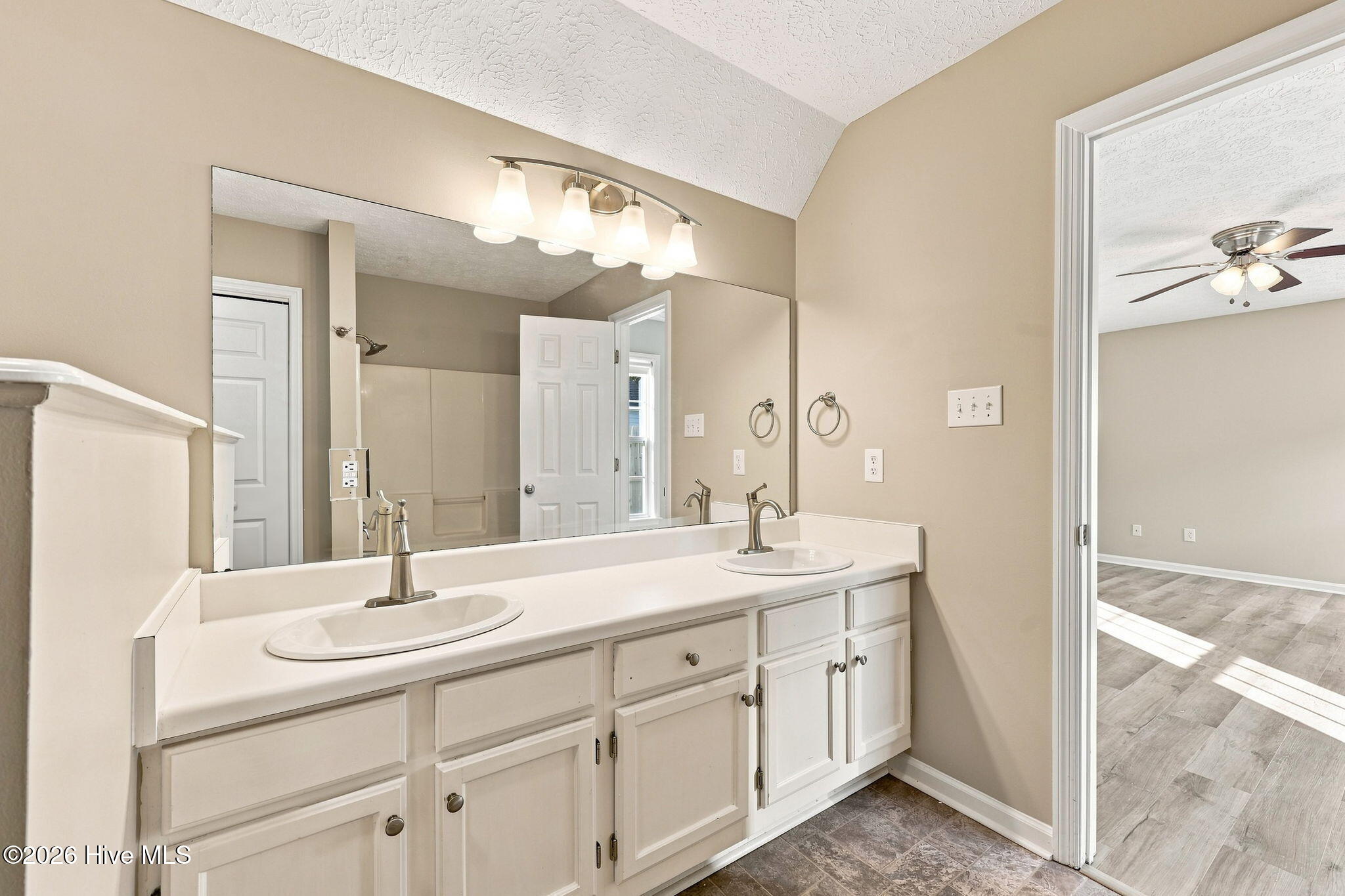 300 Foxhall Road Property Photo 16