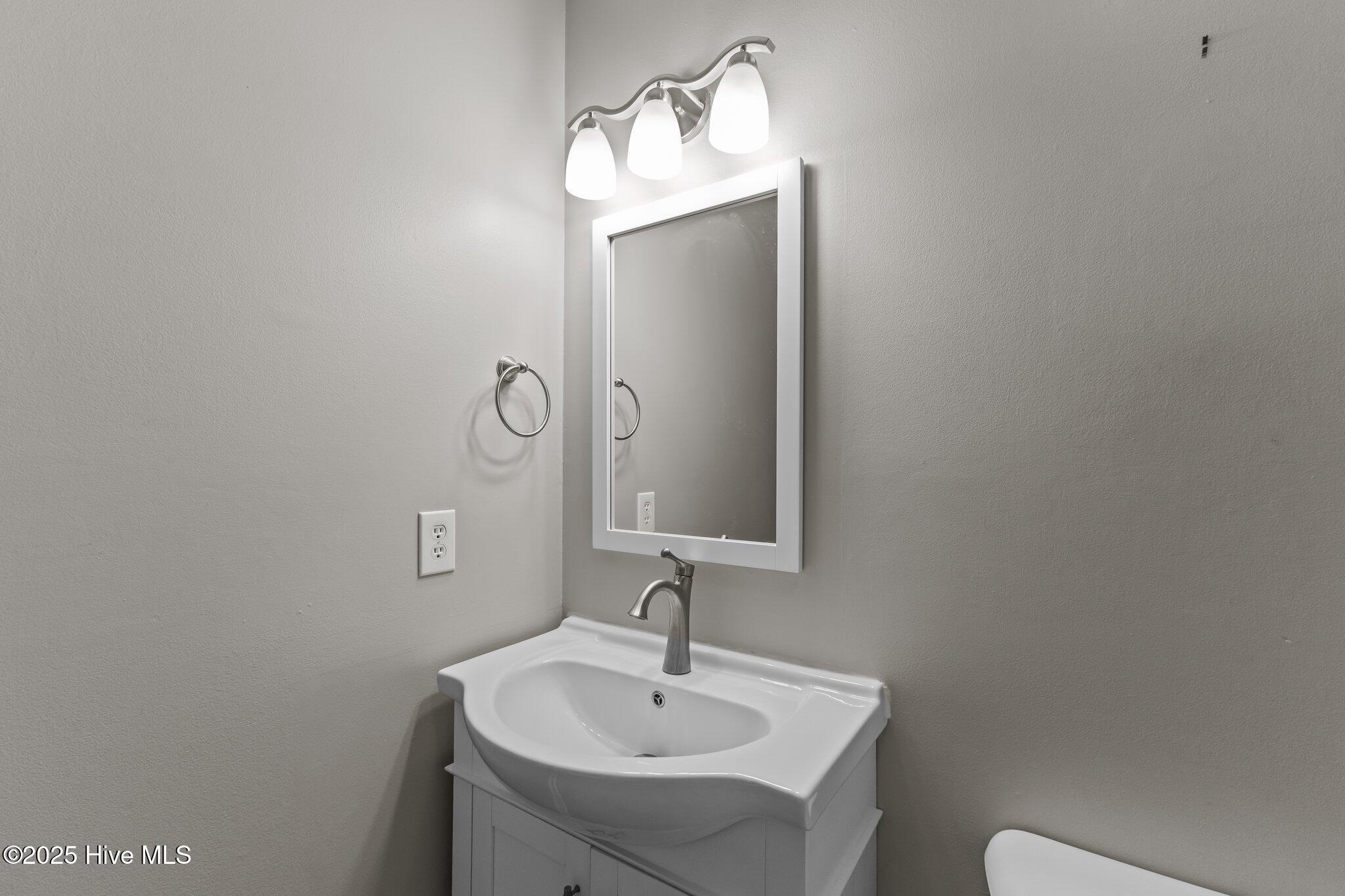 300 Foxhall Road Property Photo 17