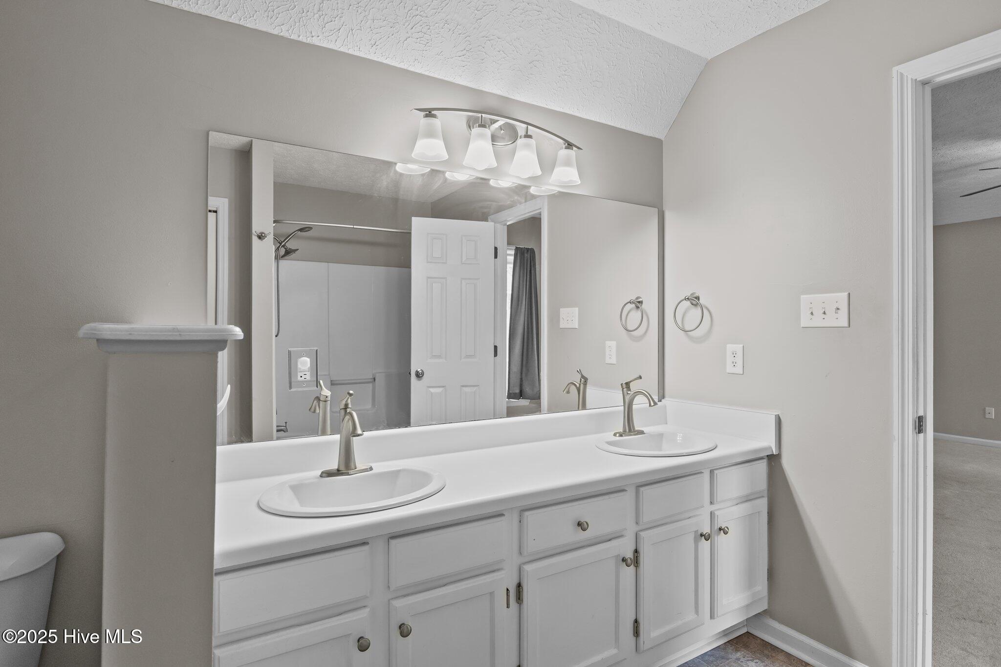 300 Foxhall Road Property Photo 29