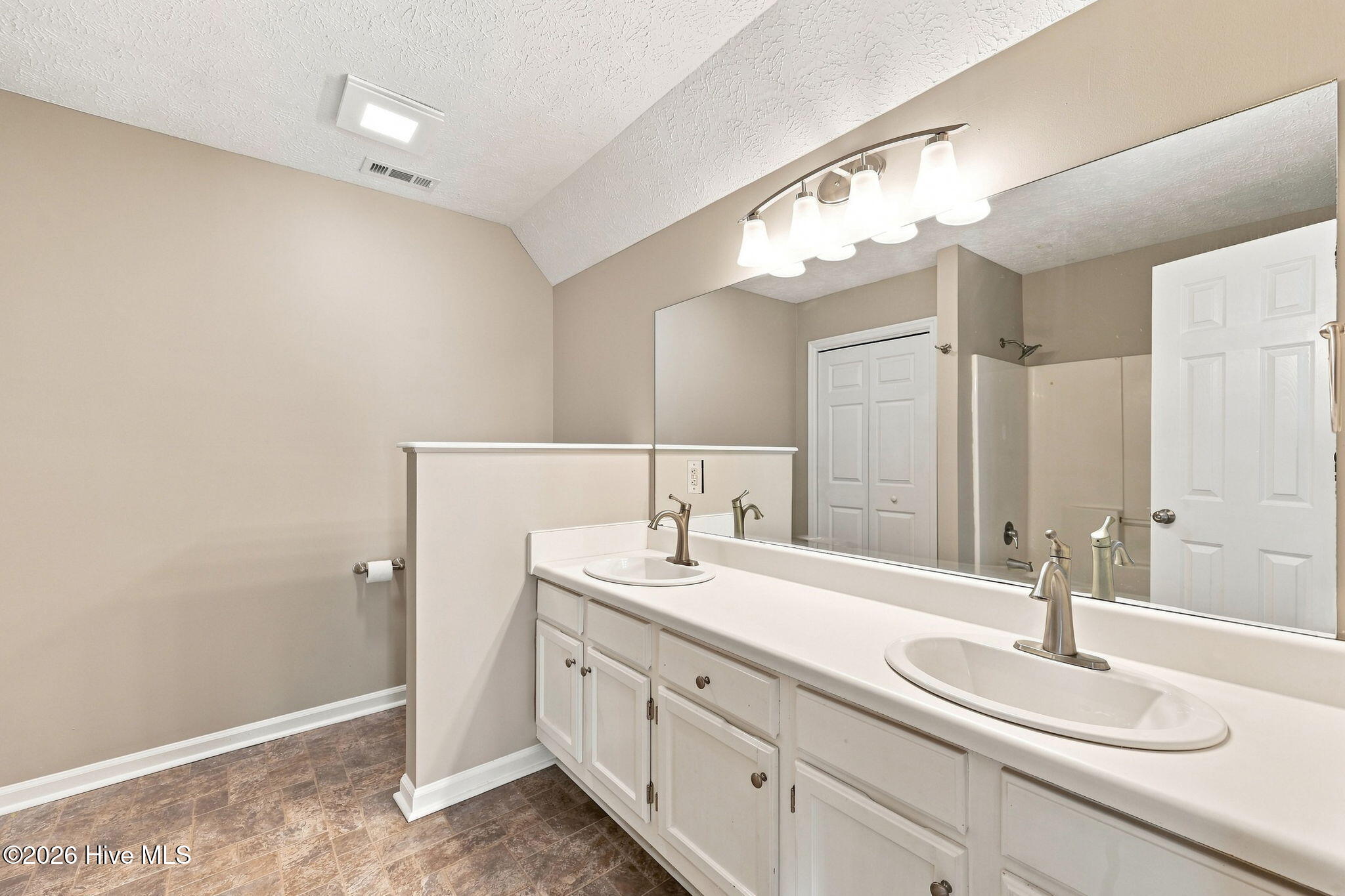 300 Foxhall Road Property Photo 29