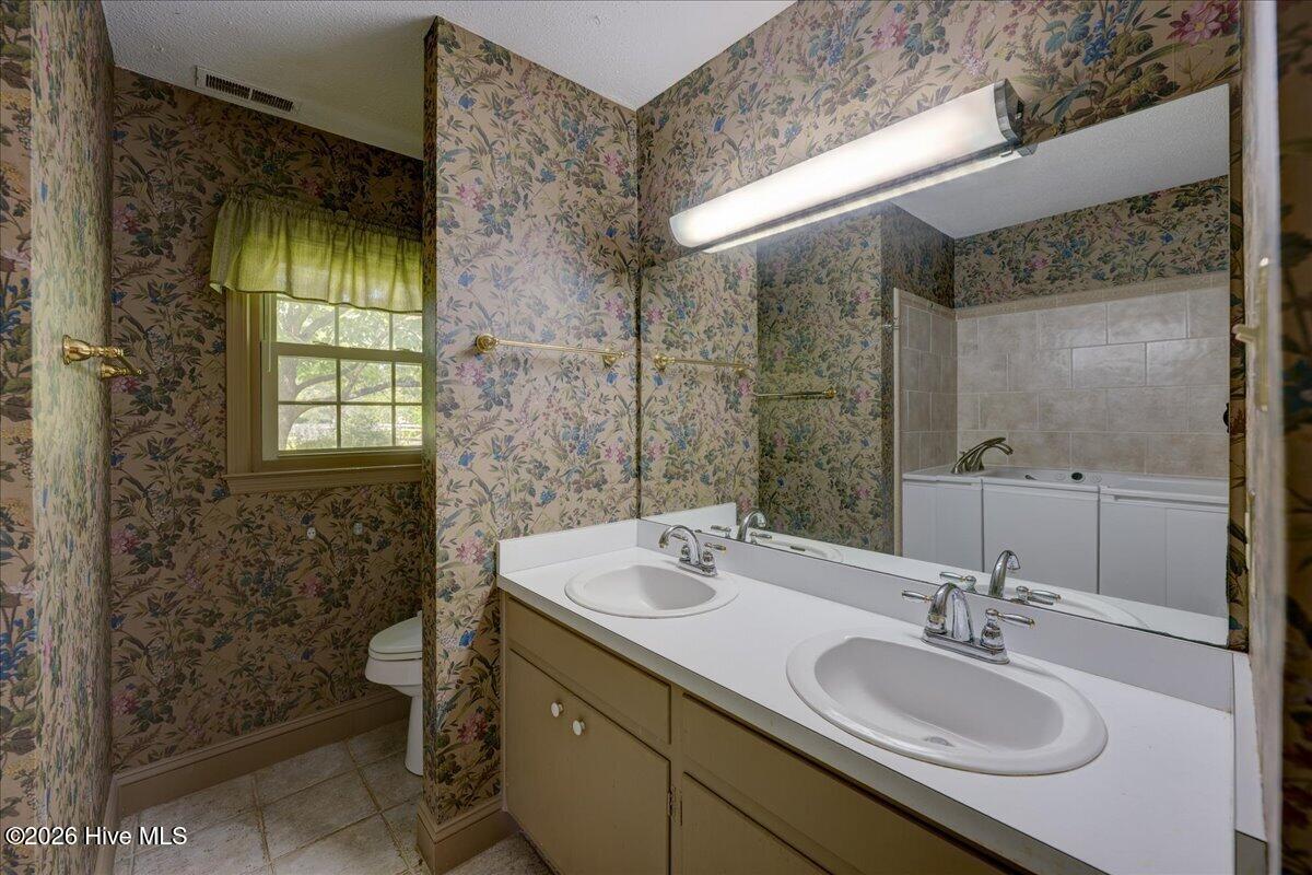 4904 Hillandale Road Property Photo 16