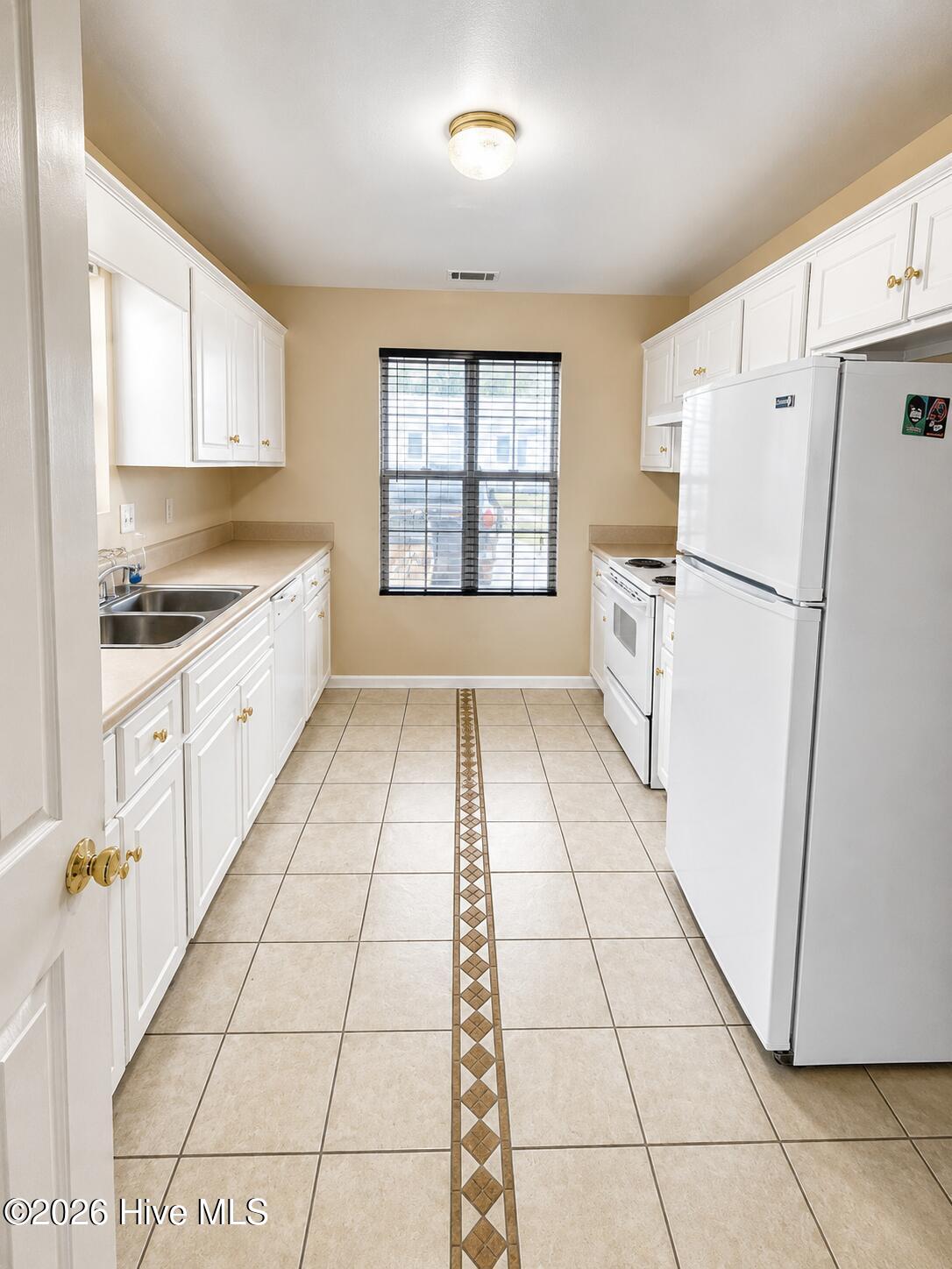 1420 Perry Avenue Property Photo 4